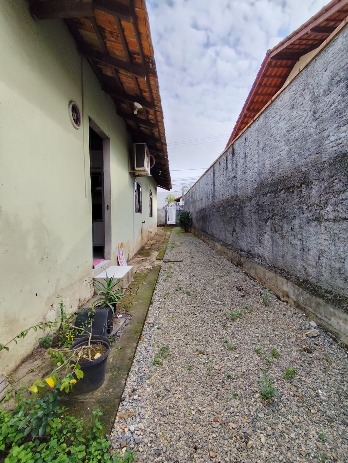 CASA A VENDA - BAIRRO COSTA E SILVA