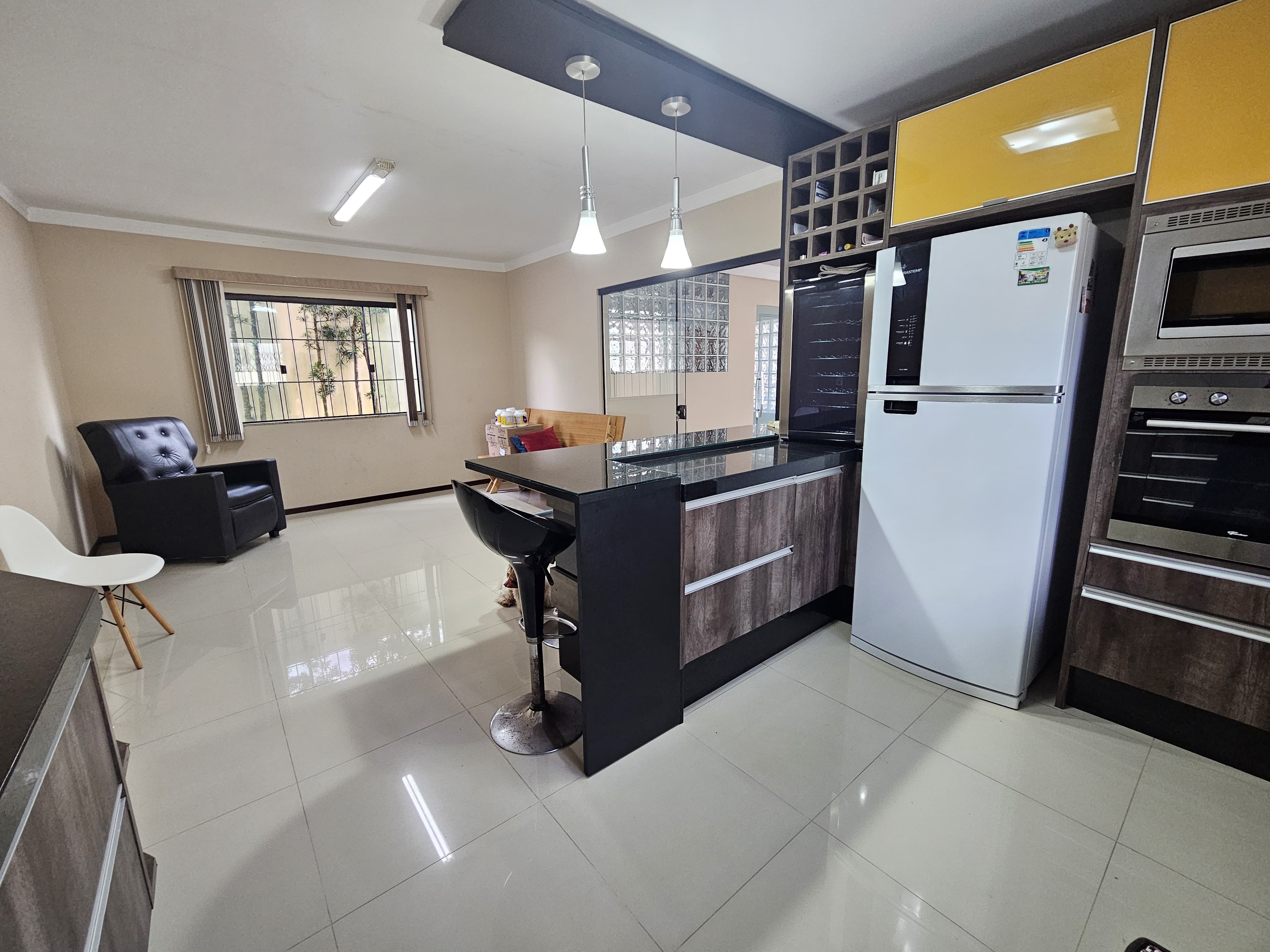 Casa com Amplo Terreno e Excelente Localização no Costa e Silva