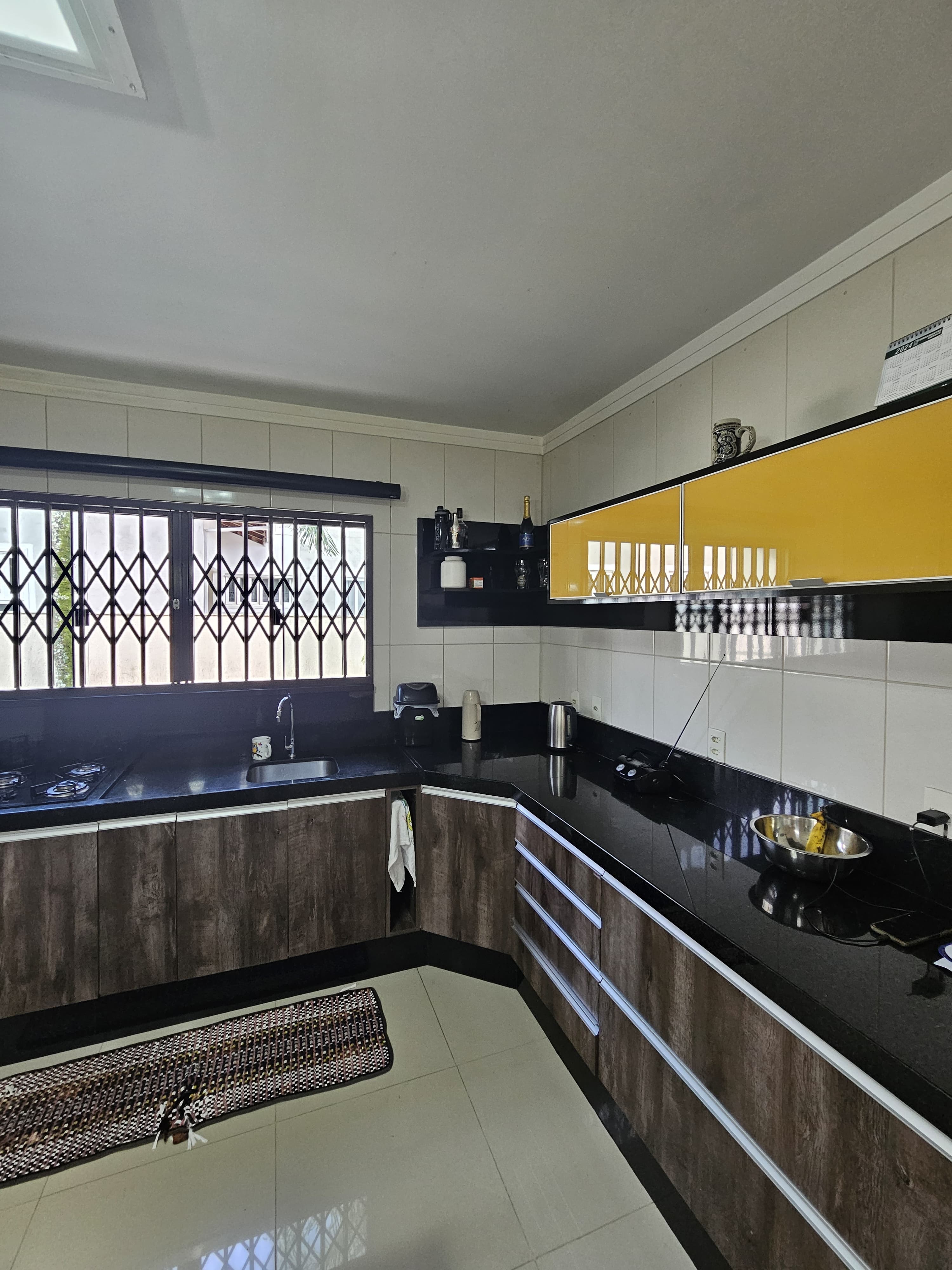 Casa com Amplo Terreno e Excelente Localização no Costa e Silva