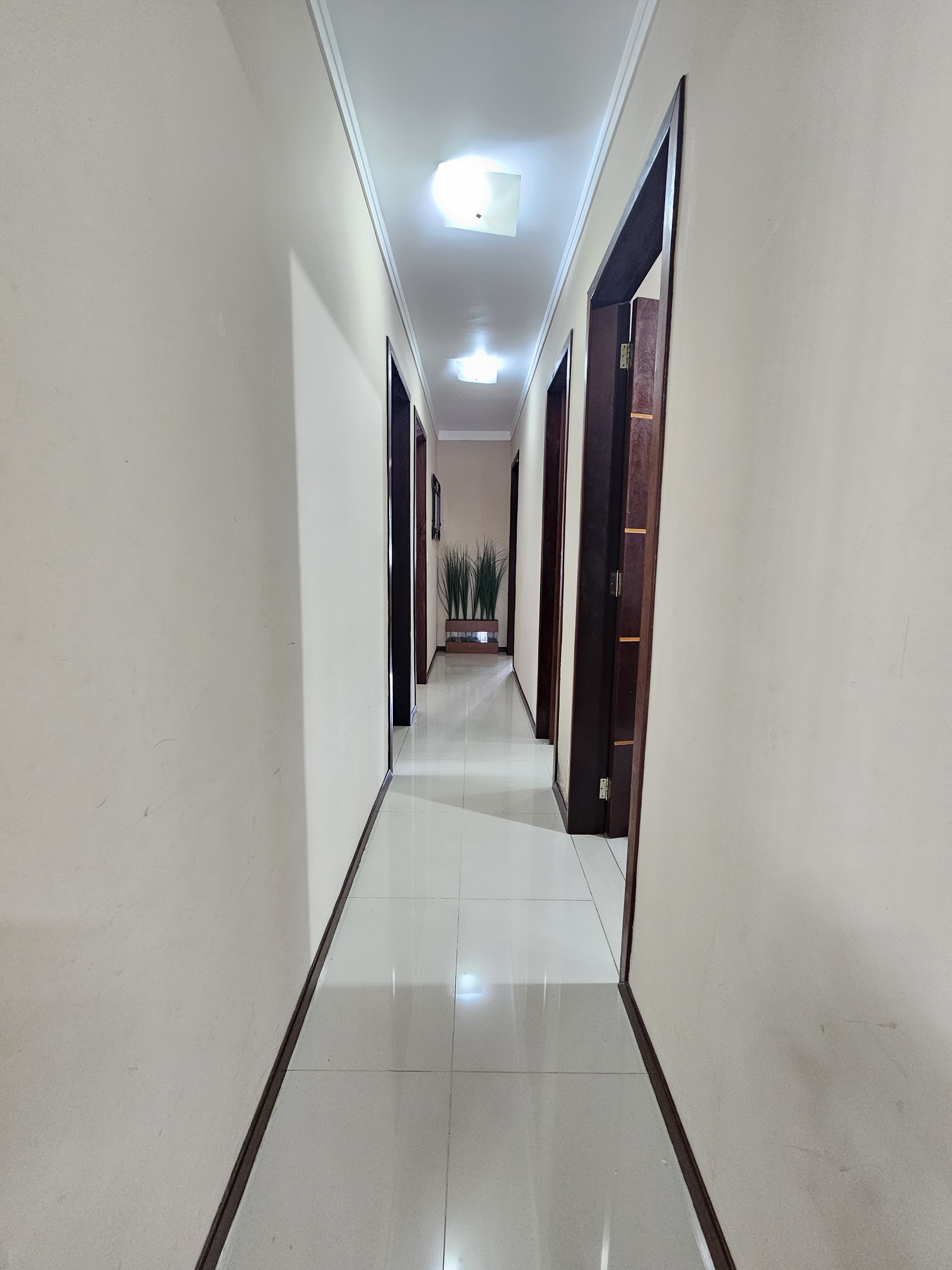 Casa com Amplo Terreno e Excelente Localização no Costa e Silva