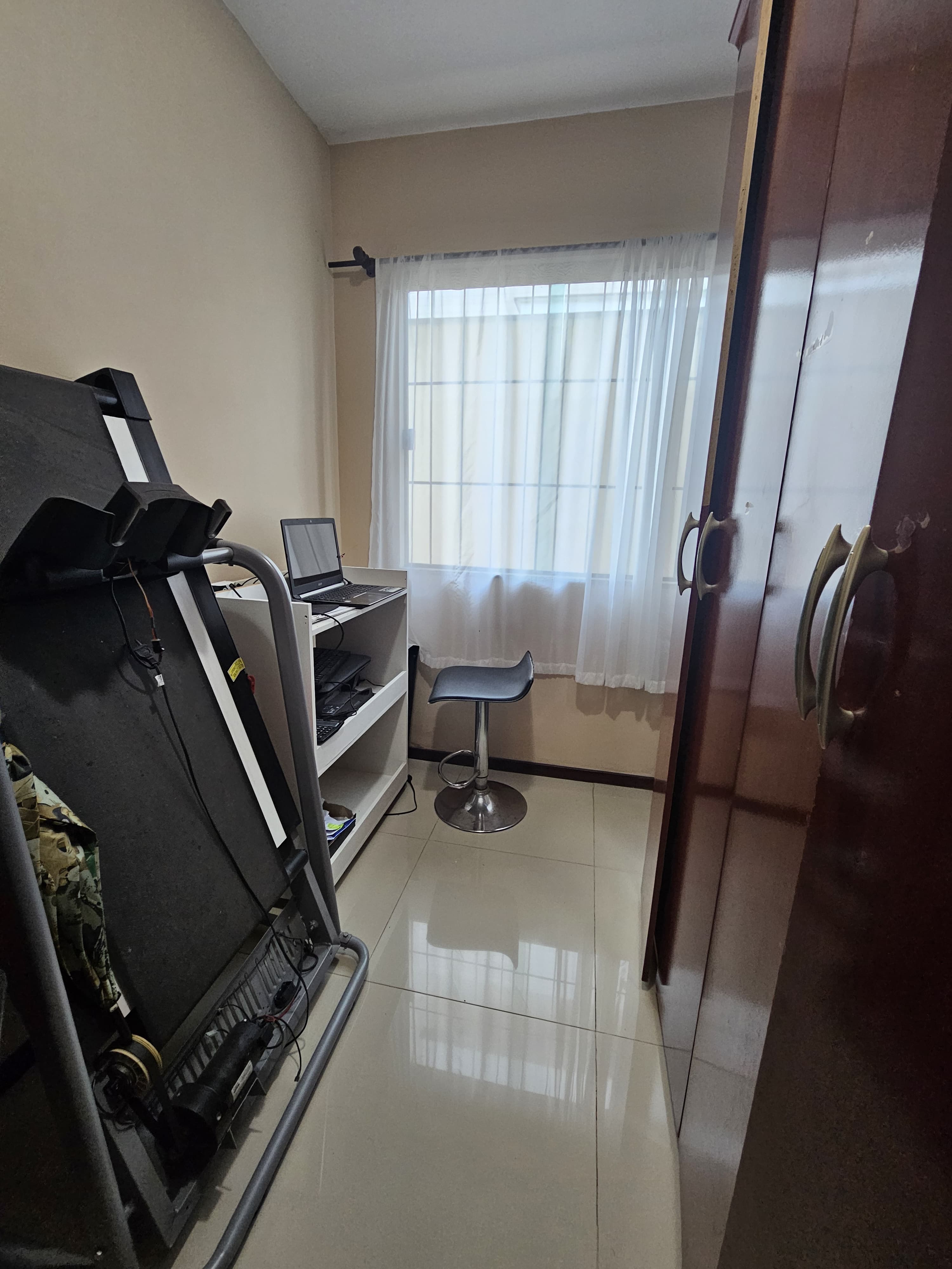 Casa com Amplo Terreno e Excelente Localização no Costa e Silva