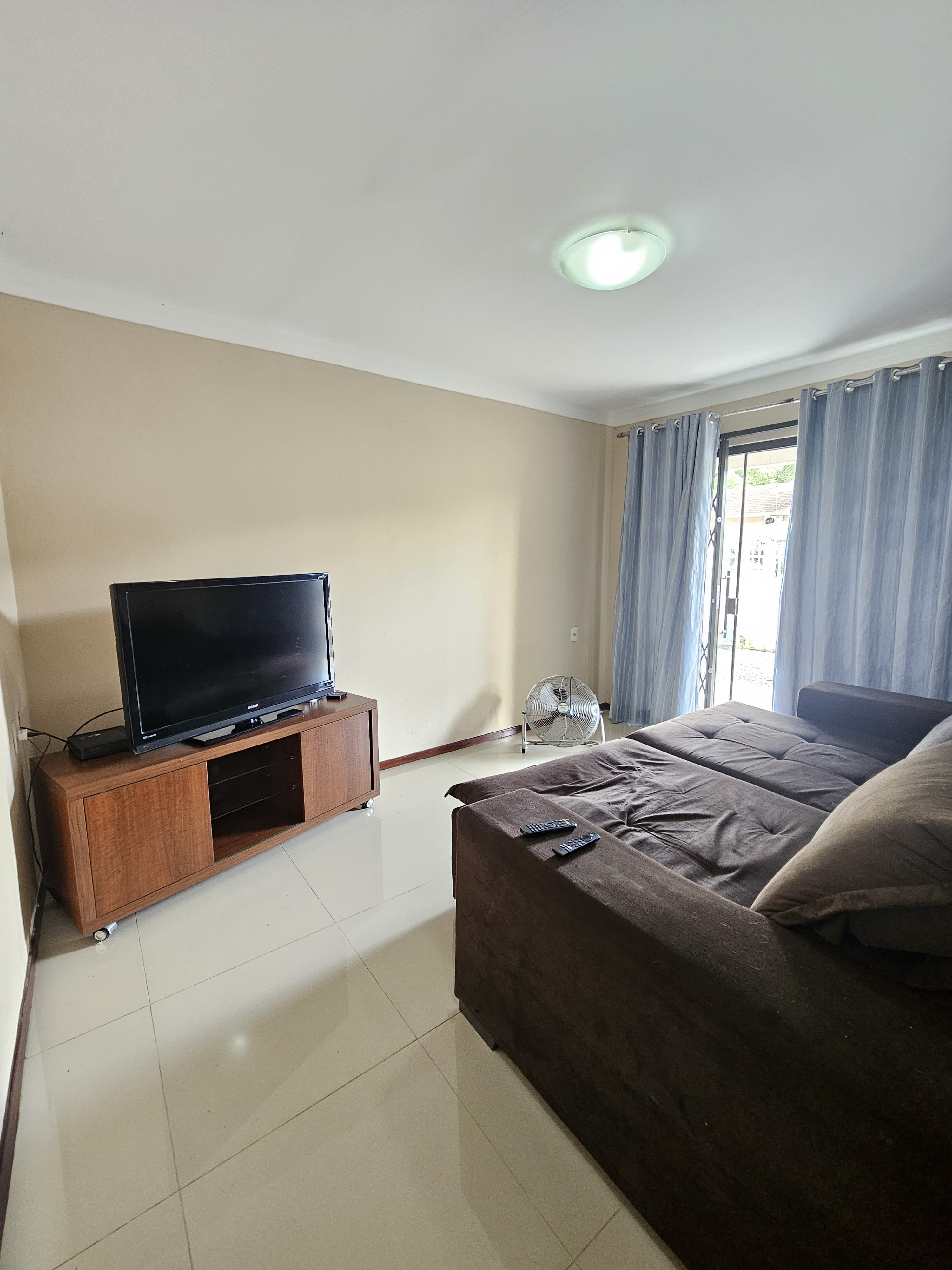 Casa com Amplo Terreno e Excelente Localização no Costa e Silva