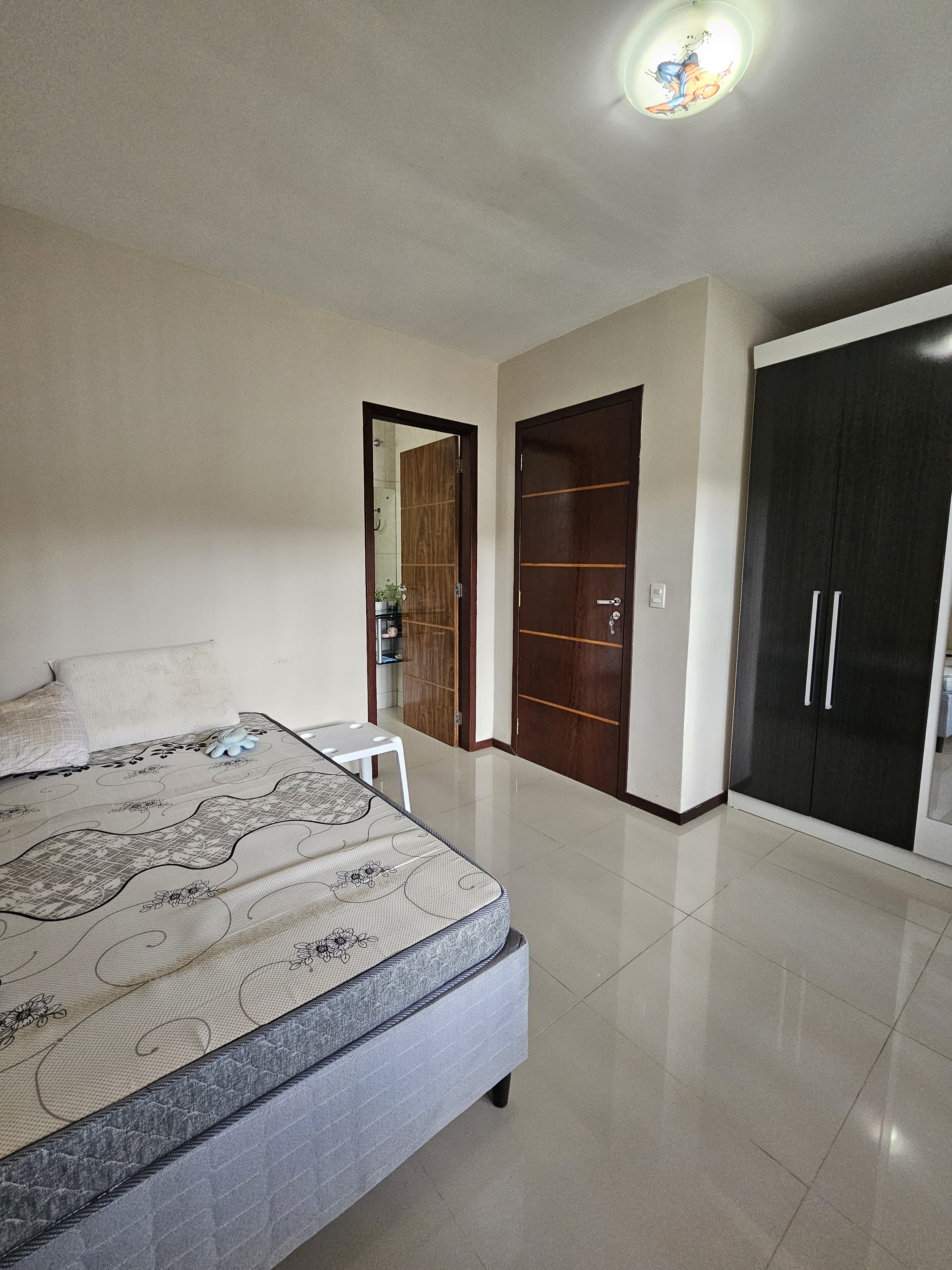 Casa com Amplo Terreno e Excelente Localização no Costa e Silva