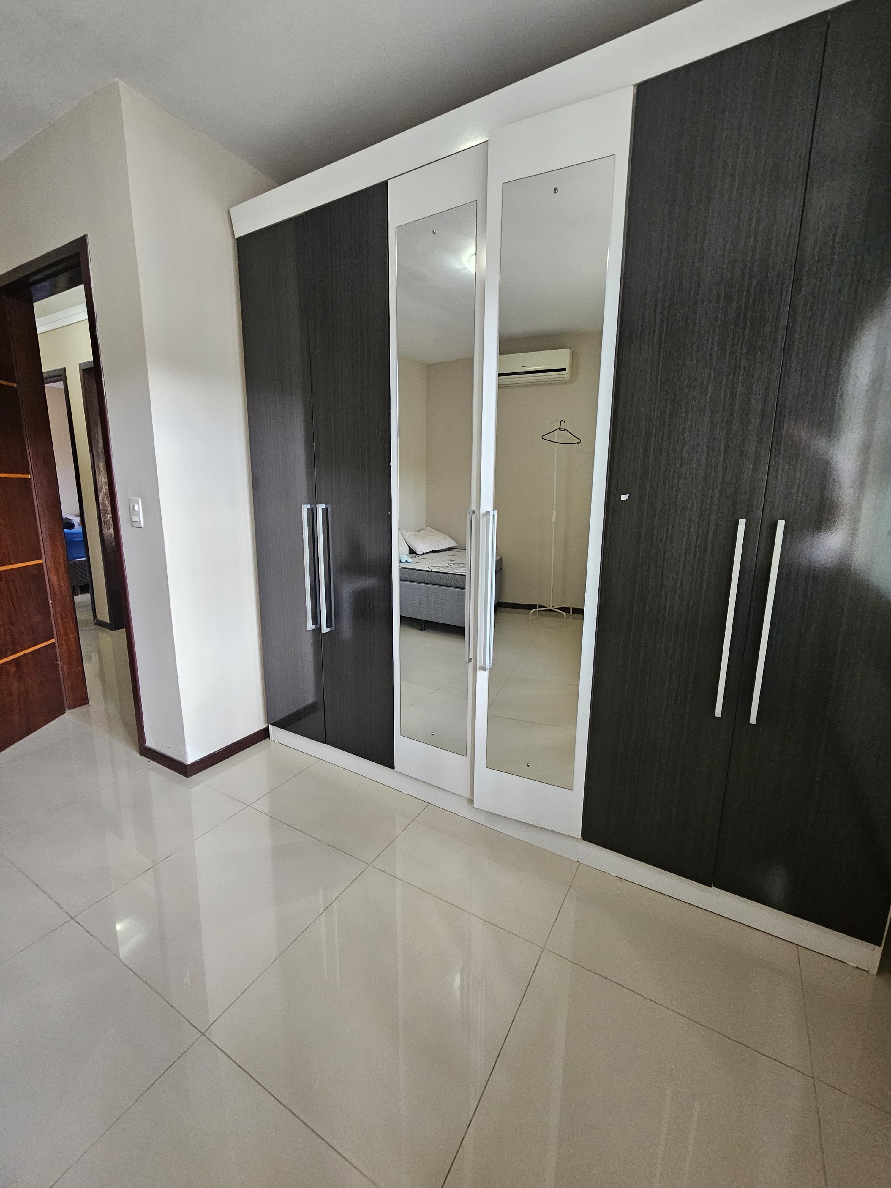 Casa com Amplo Terreno e Excelente Localização no Costa e Silva