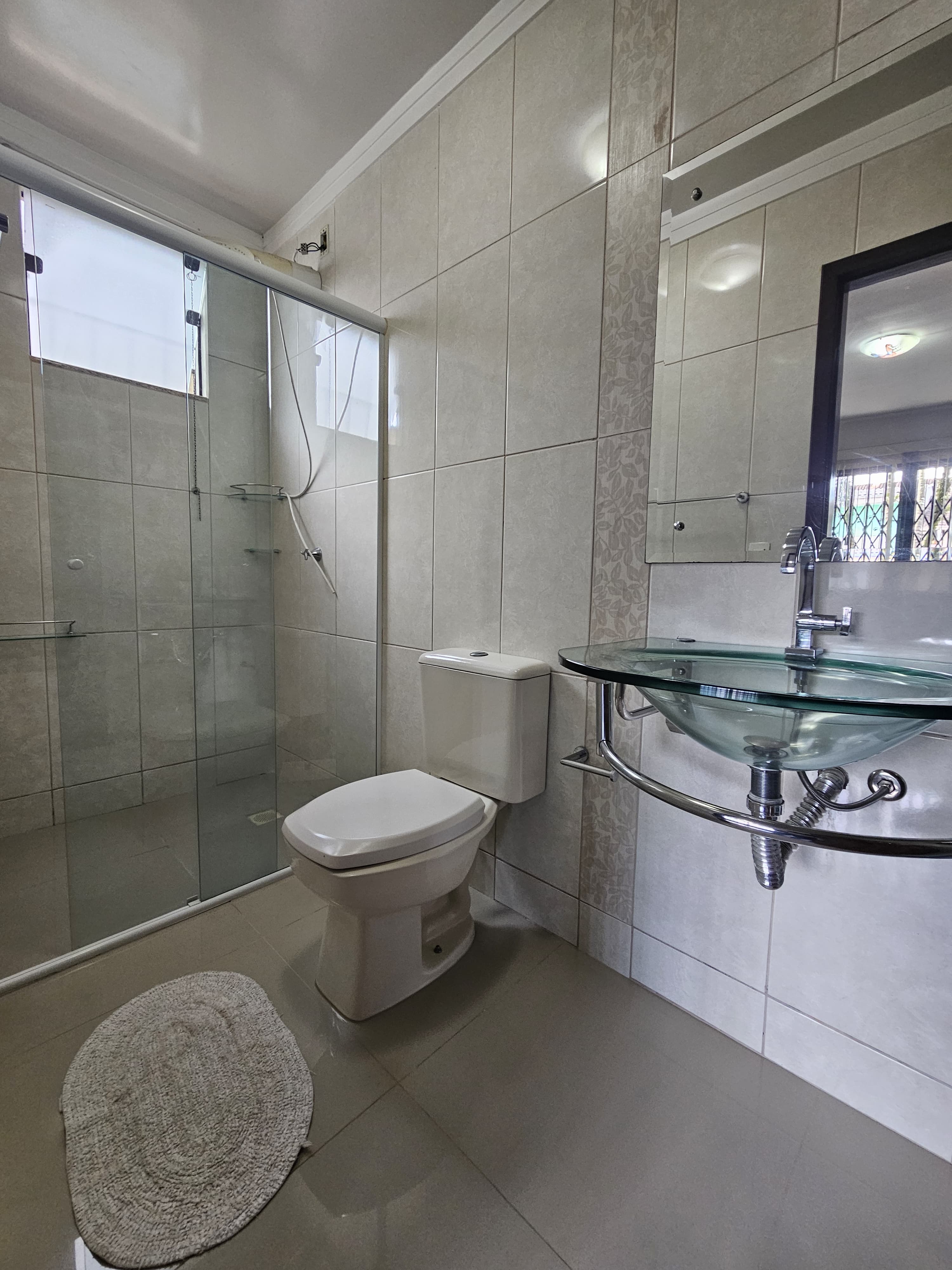 Casa com Amplo Terreno e Excelente Localização no Costa e Silva