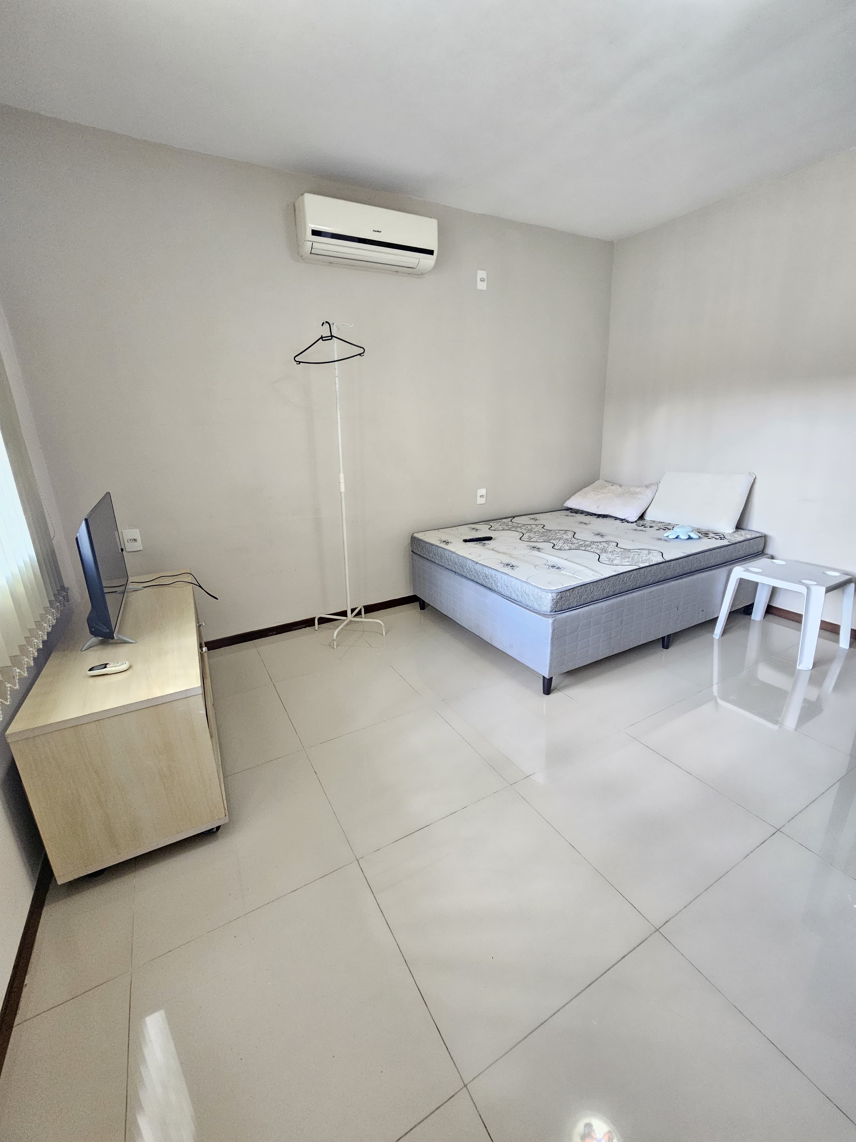 Casa com Amplo Terreno e Excelente Localização no Costa e Silva