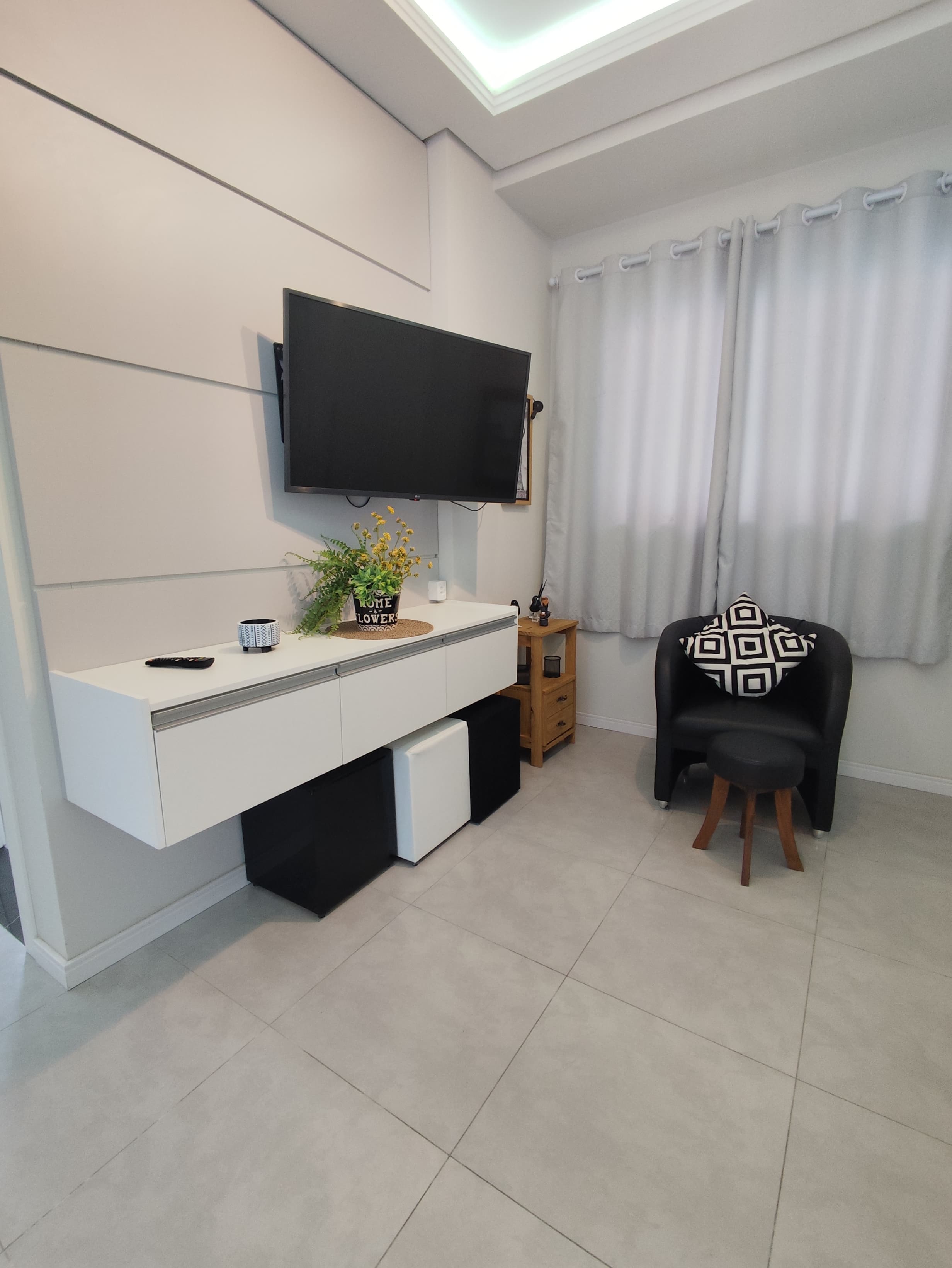 APARTAMENTO MOBILIADO  A VENDA, NO COSTA E SILVA