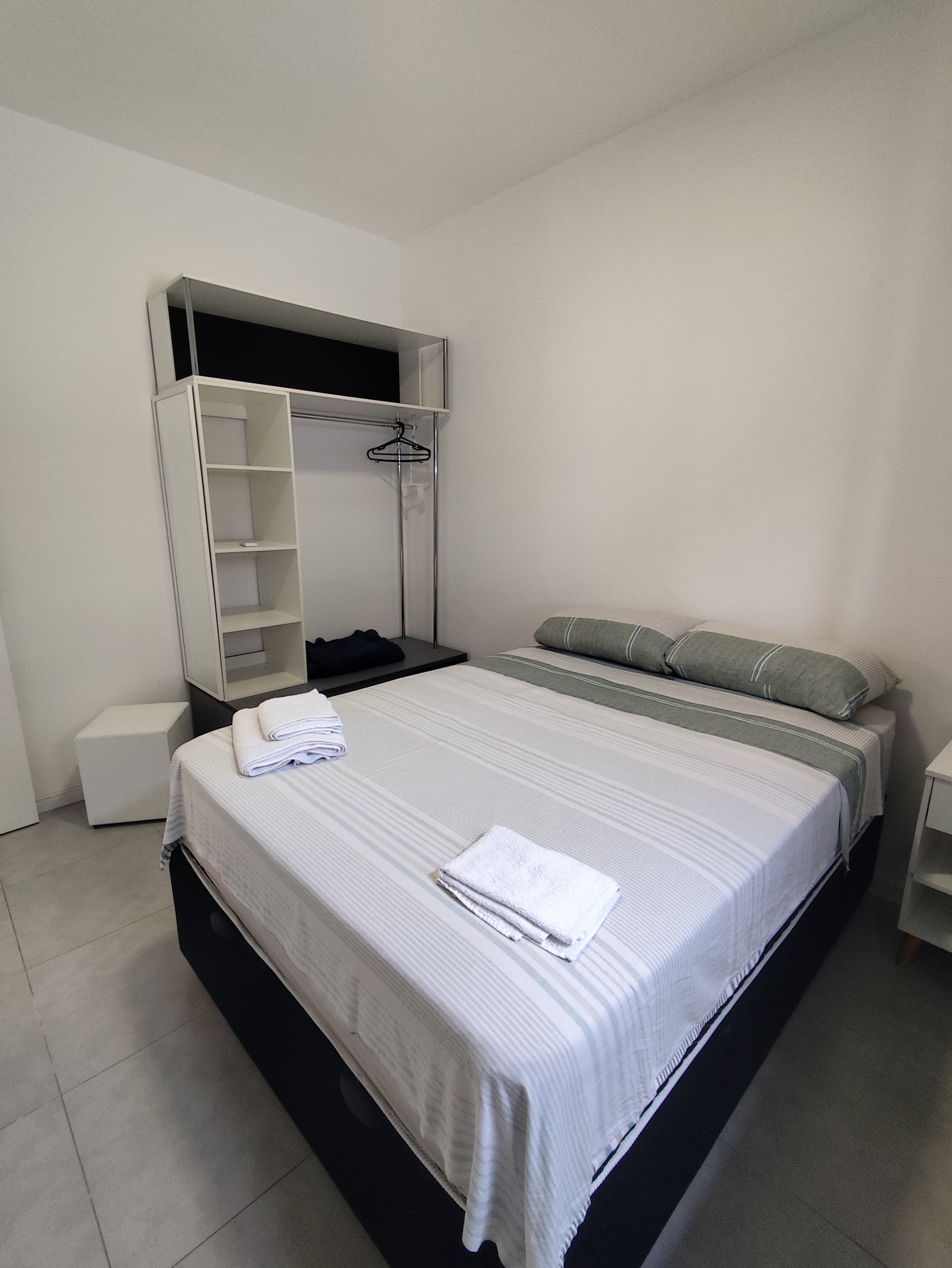 APARTAMENTO MOBILIADO  A VENDA, NO COSTA E SILVA