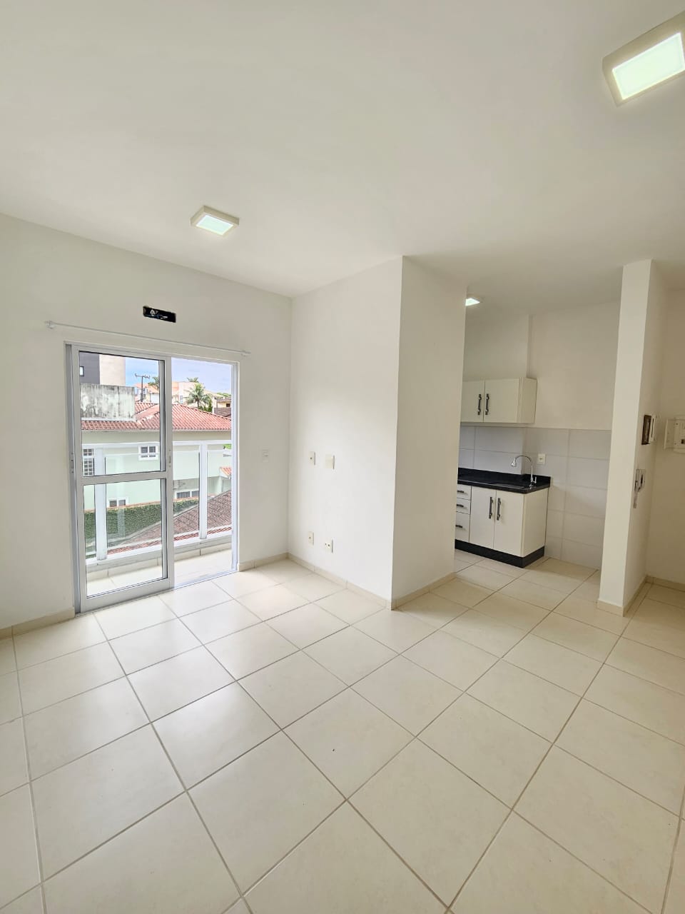 APARTAMENTO SEMI MOBILIADO - BAIRRO COSTA E SILVA