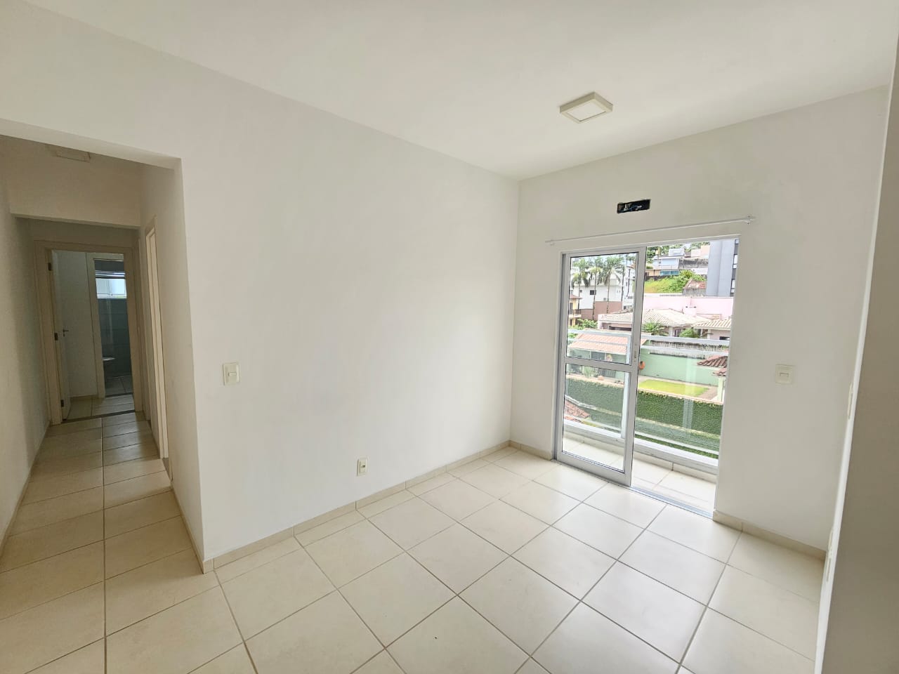 APARTAMENTO SEMI MOBILIADO - BAIRRO COSTA E SILVA
