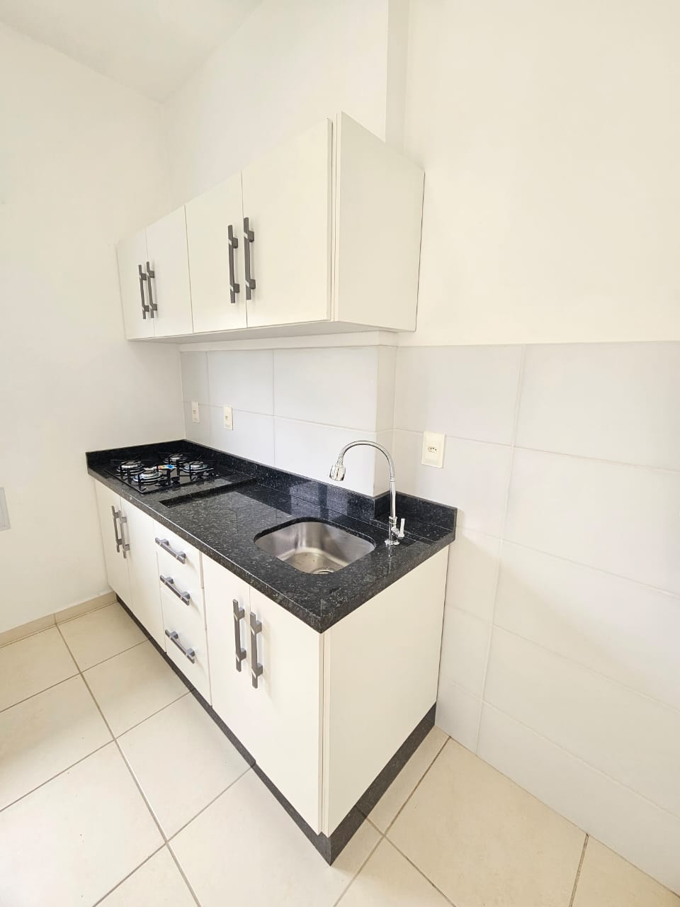 APARTAMENTO SEMI MOBILIADO - BAIRRO COSTA E SILVA