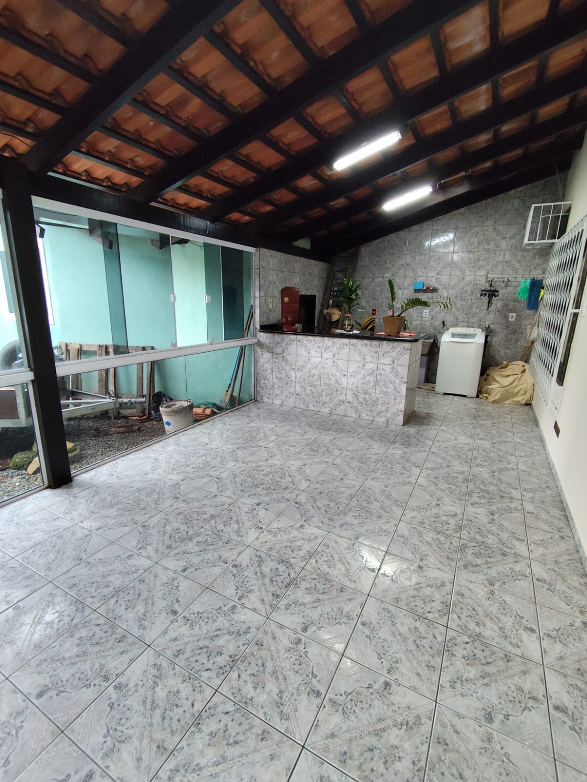 CASA EM TERRENO COMPARTILHADO  PARA LOCAÇÃO 