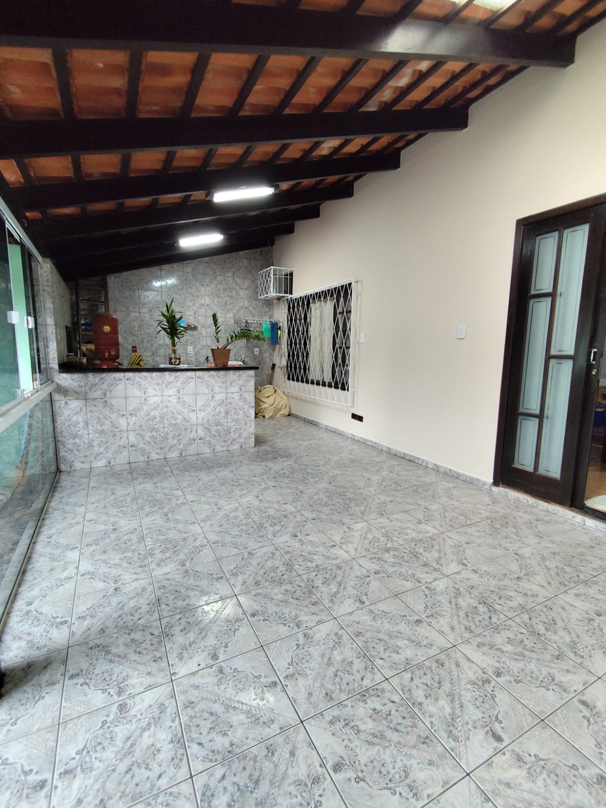 CASA EM TERRENO COMPARTILHADO  PARA LOCAÇÃO 