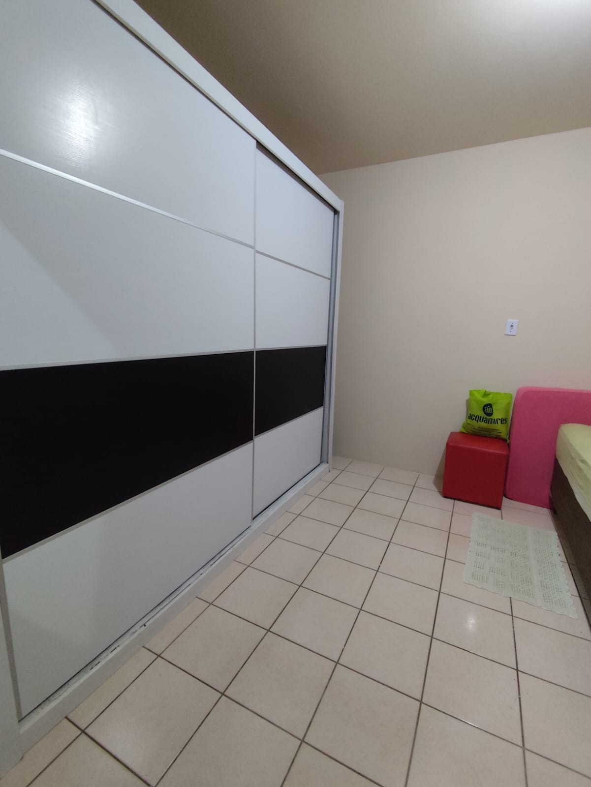 CASA EM TERRENO COMPARTILHADO  PARA LOCAÇÃO 