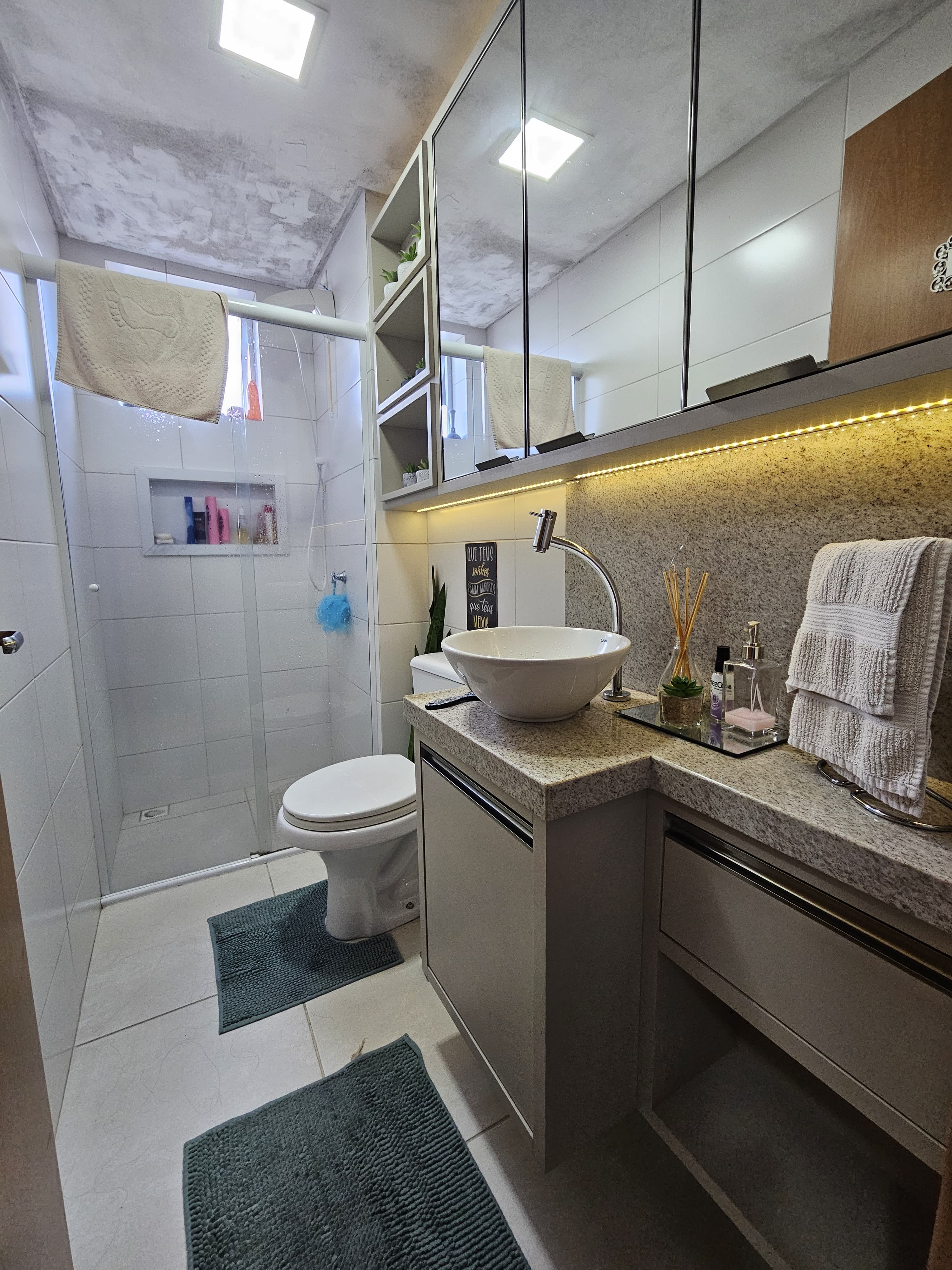 Apartamento Mobiliado A venda  no Bairro Costa e Silva!