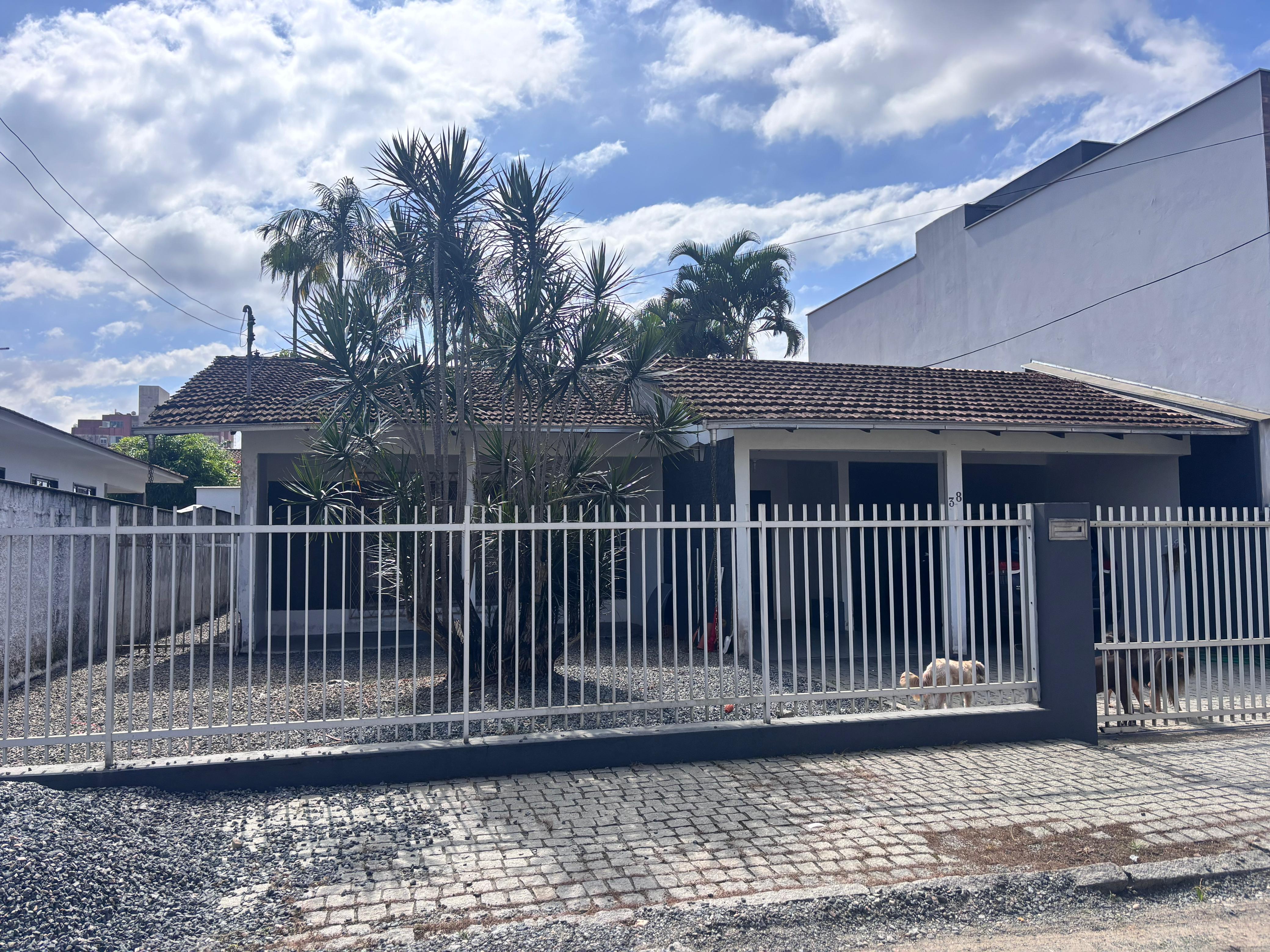 CASA A VENDA NO BAIRRO COSTA E SILVA 