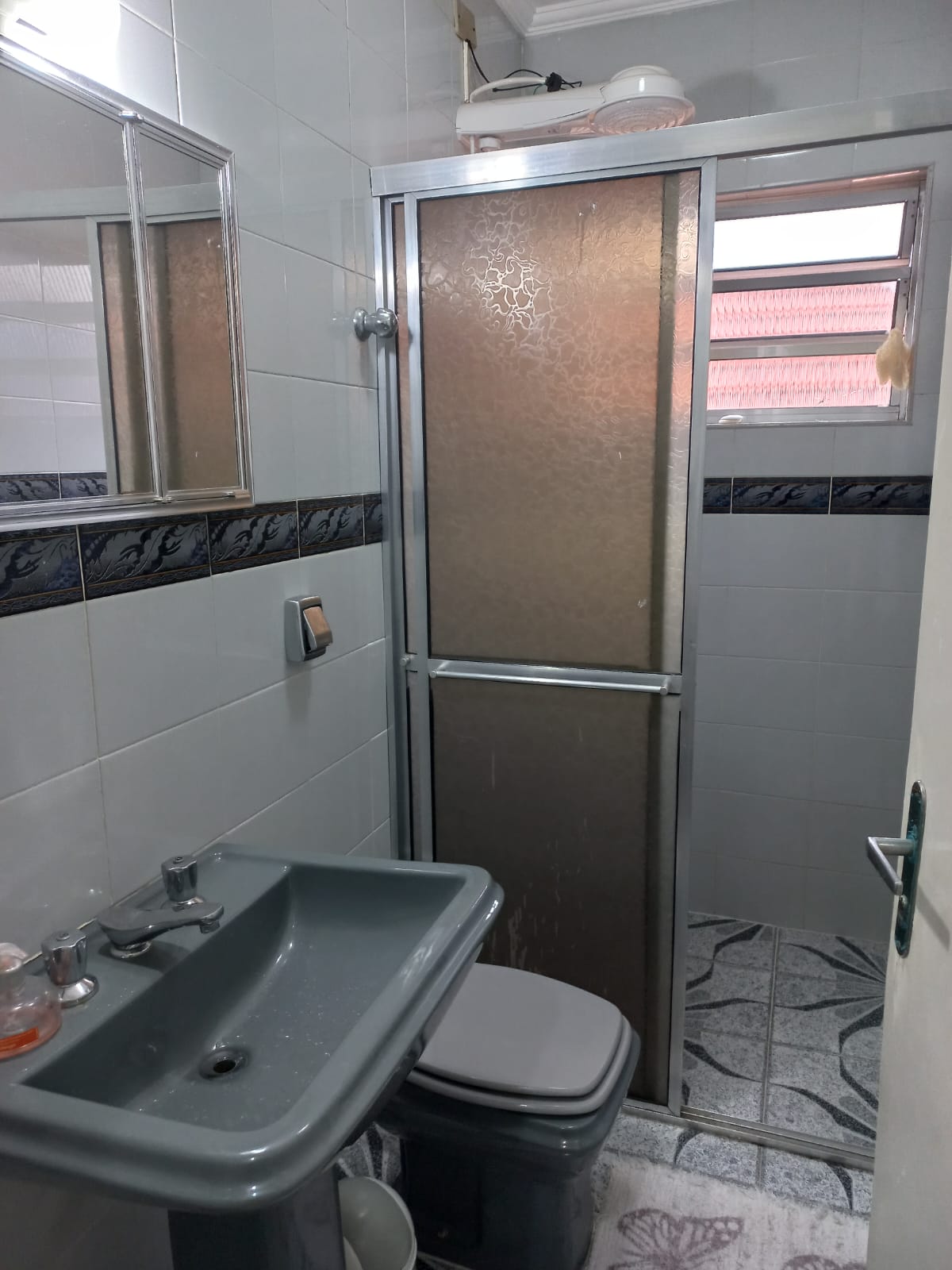 excelente sobrado com + uma casa em otima localização