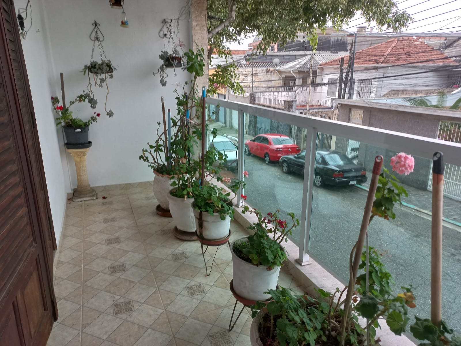 excelente sobrado com + uma casa em otima localização