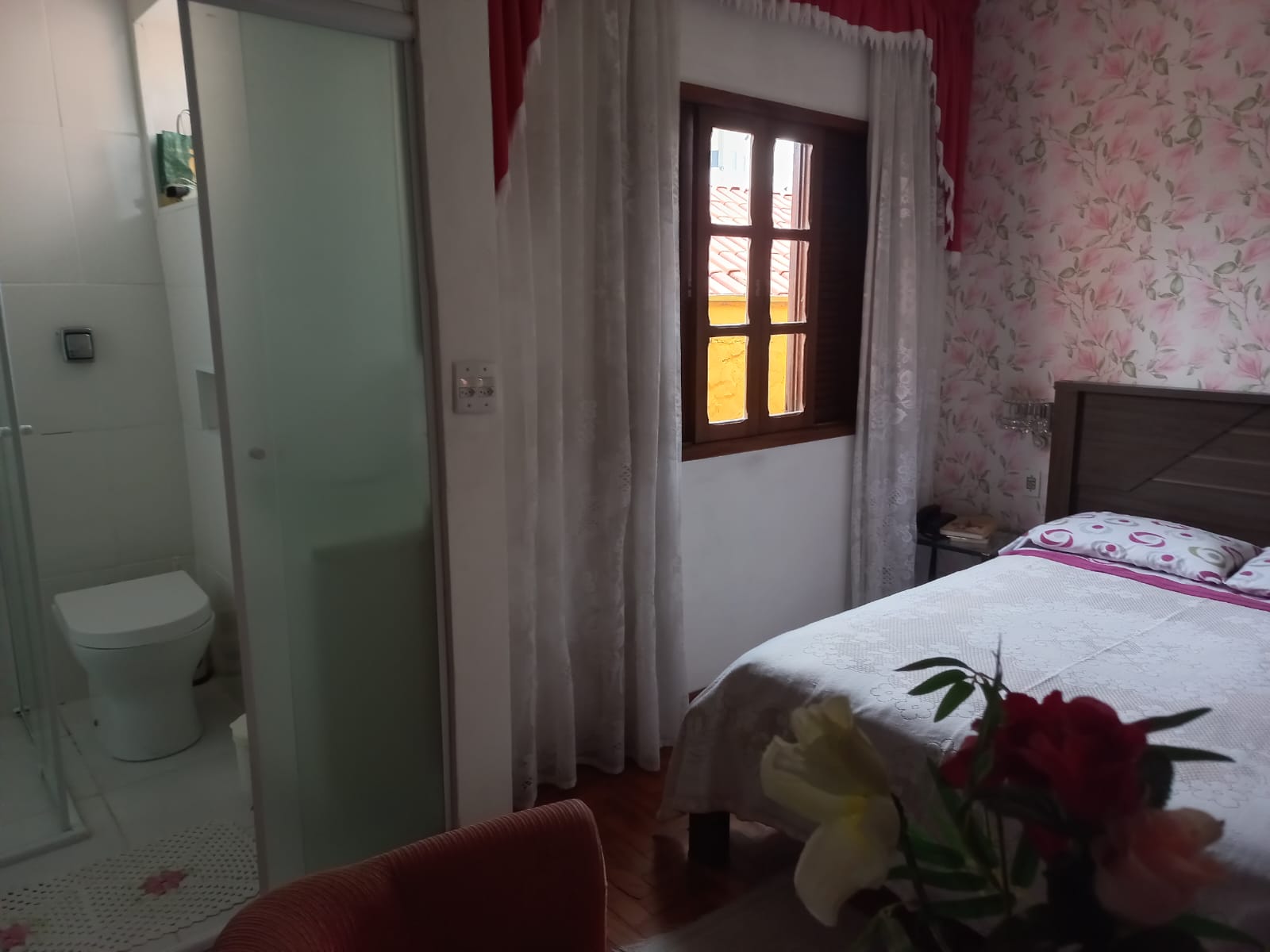 excelente sobrado com + uma casa em otima localização