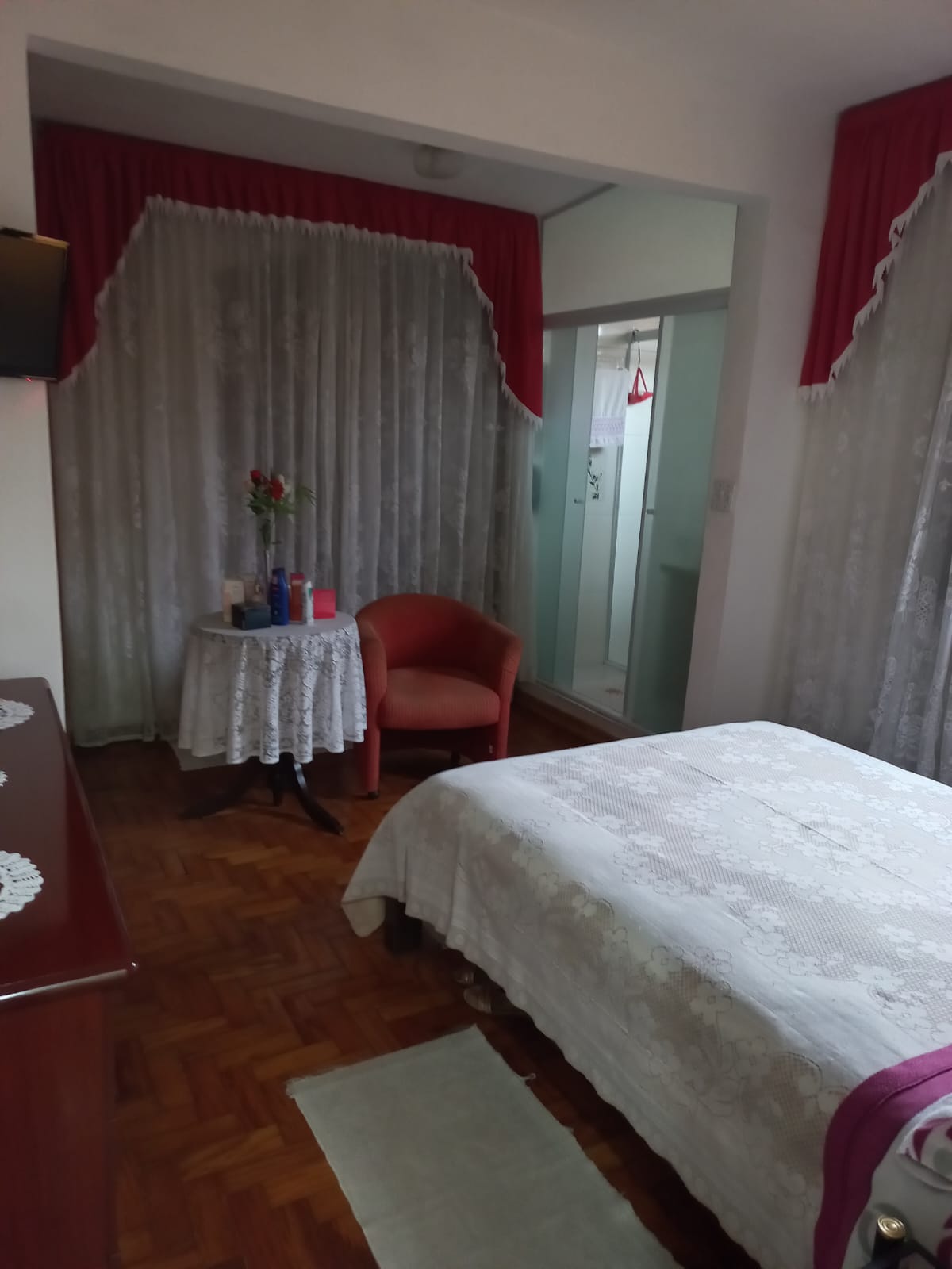 excelente sobrado com + uma casa em otima localização
