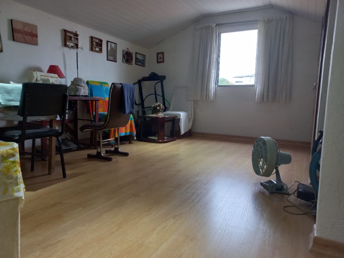 excelente sobrado com + uma casa em otima localização