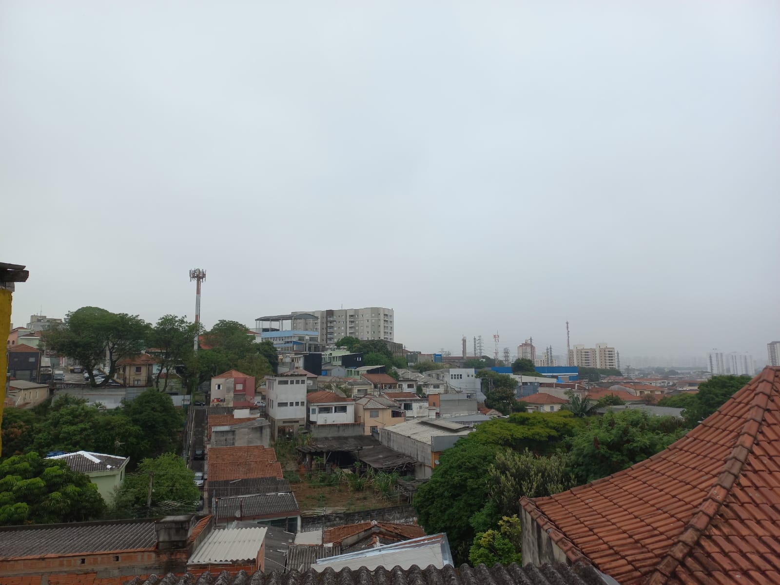 excelente sobrado com + uma casa em otima localização