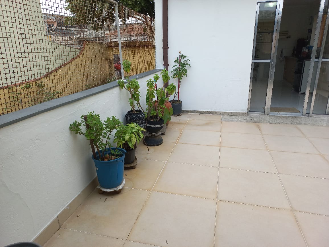 excelente sobrado com + uma casa em otima localização