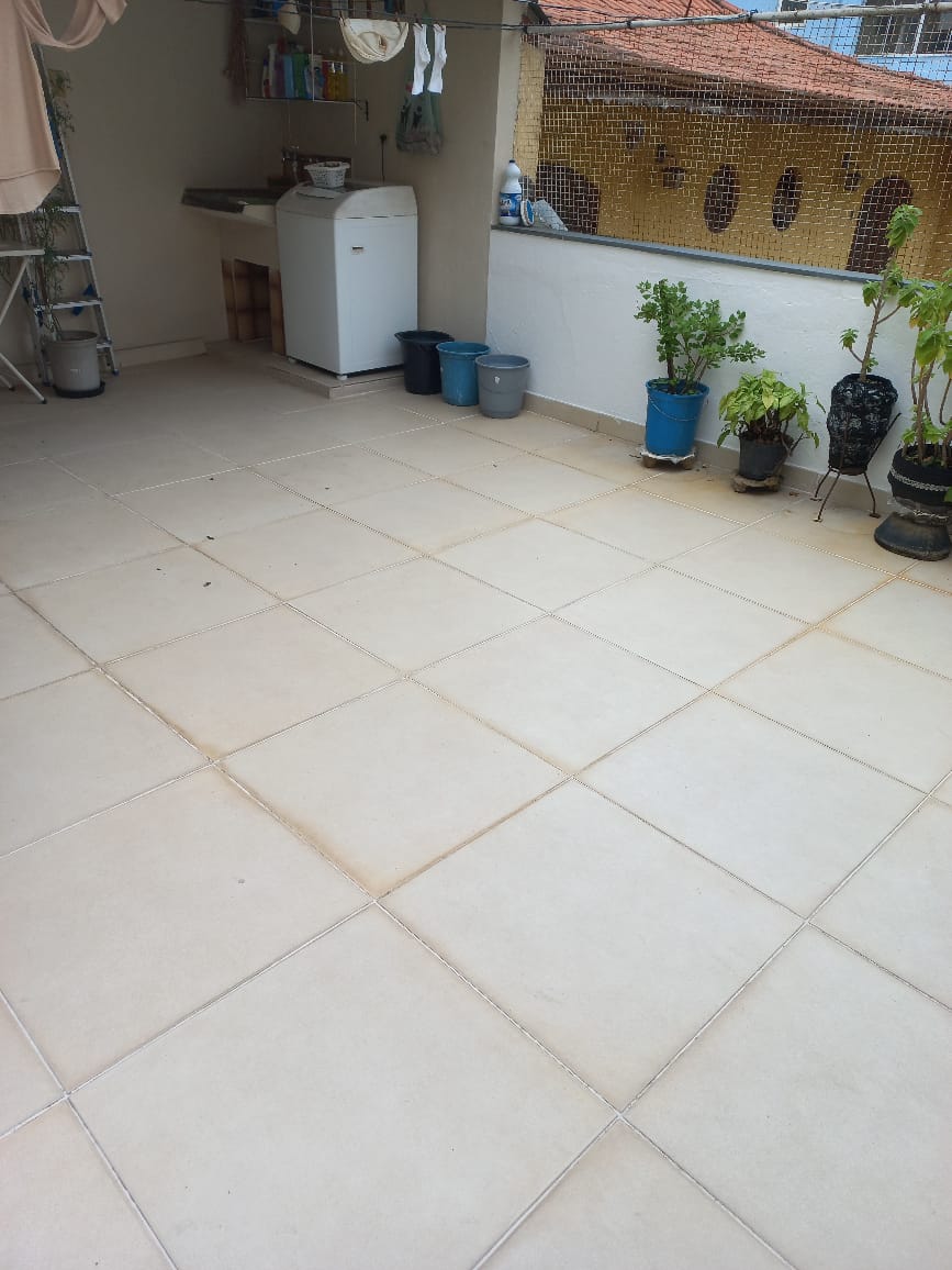 excelente sobrado com + uma casa em otima localização