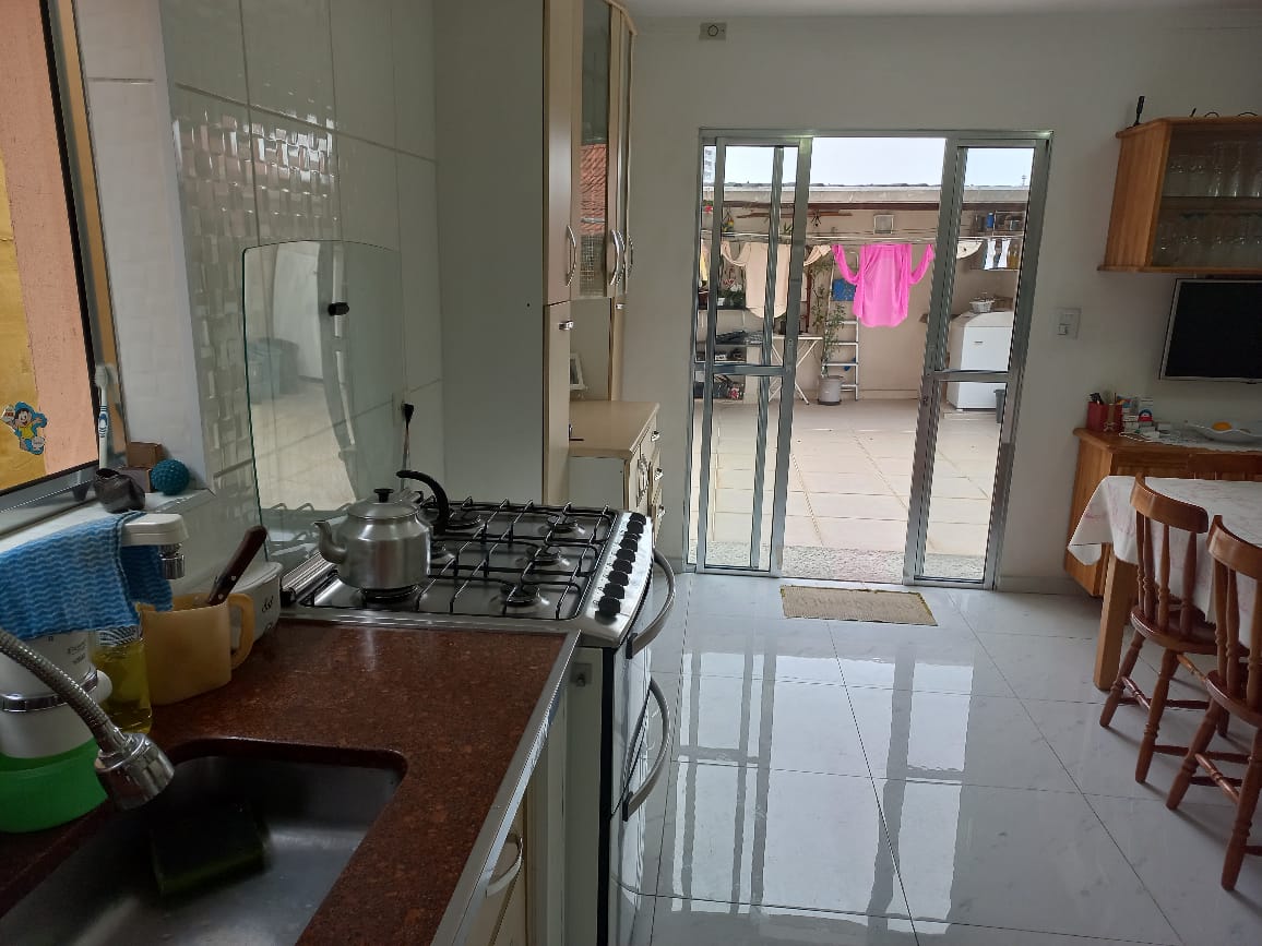 excelente sobrado com + uma casa em otima localização
