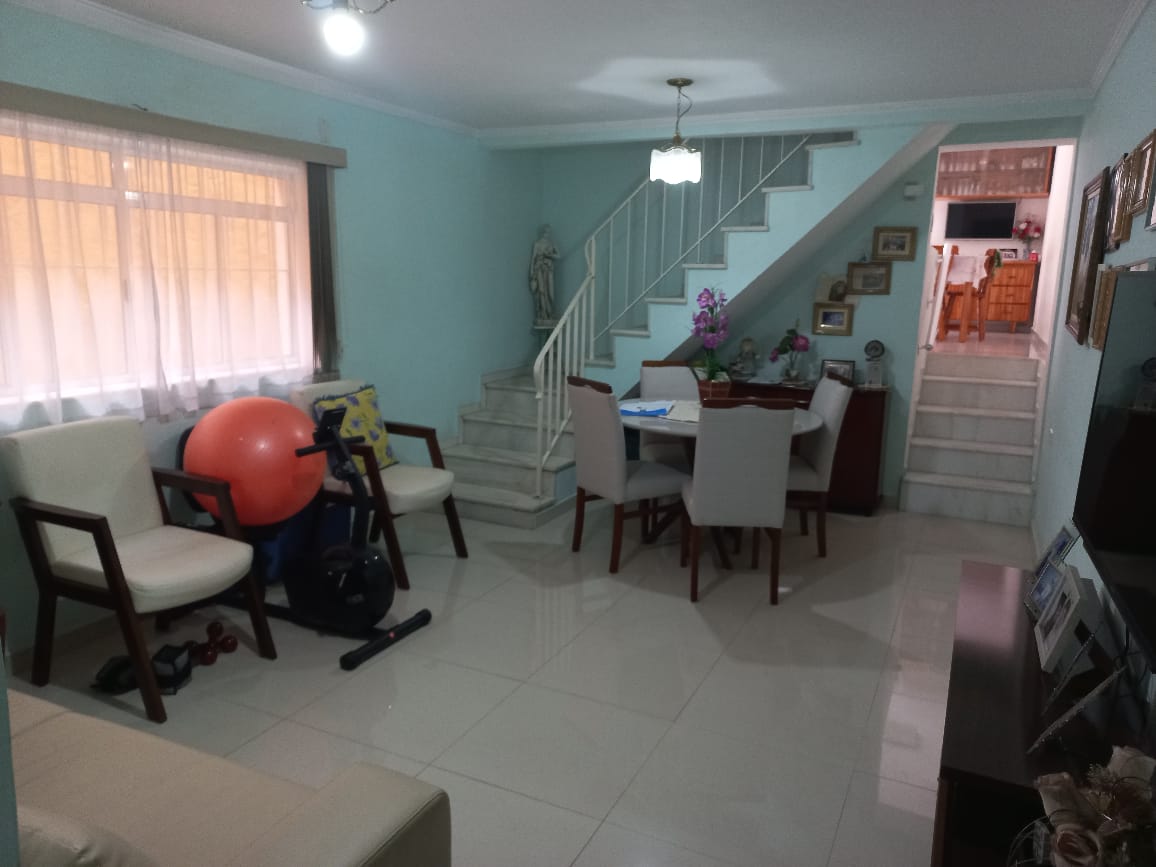 excelente sobrado com + uma casa em otima localização