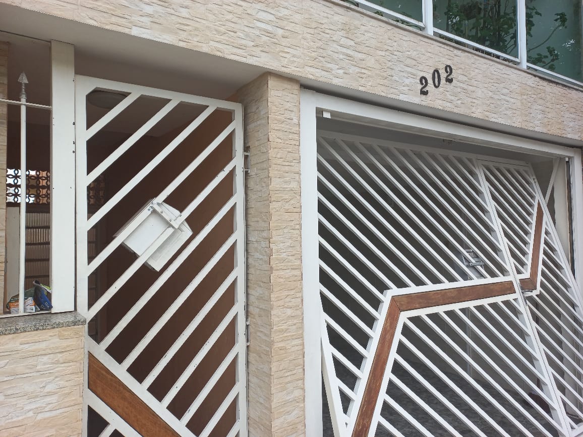 excelente sobrado com + uma casa em otima localização