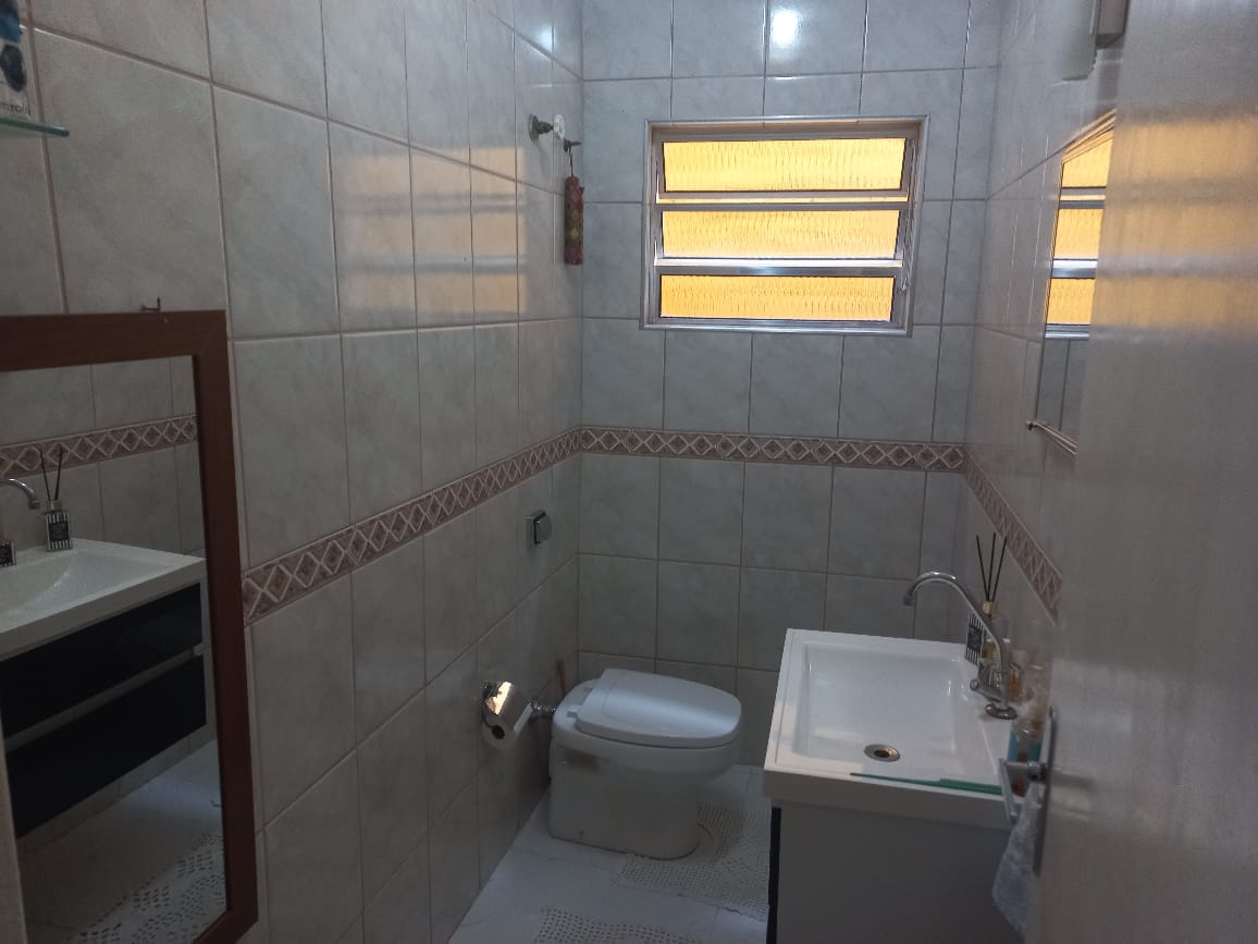 excelente sobrado com + uma casa em otima localização