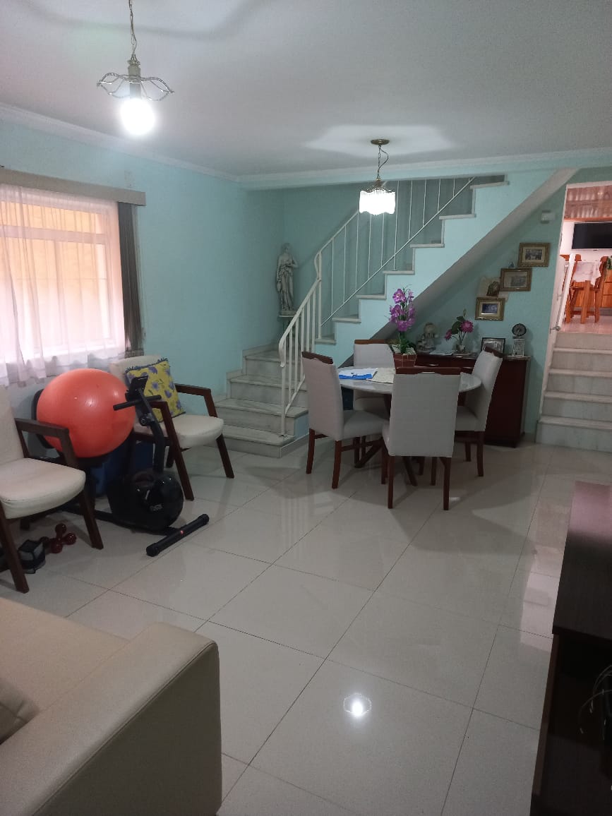 excelente sobrado com + uma casa em otima localização