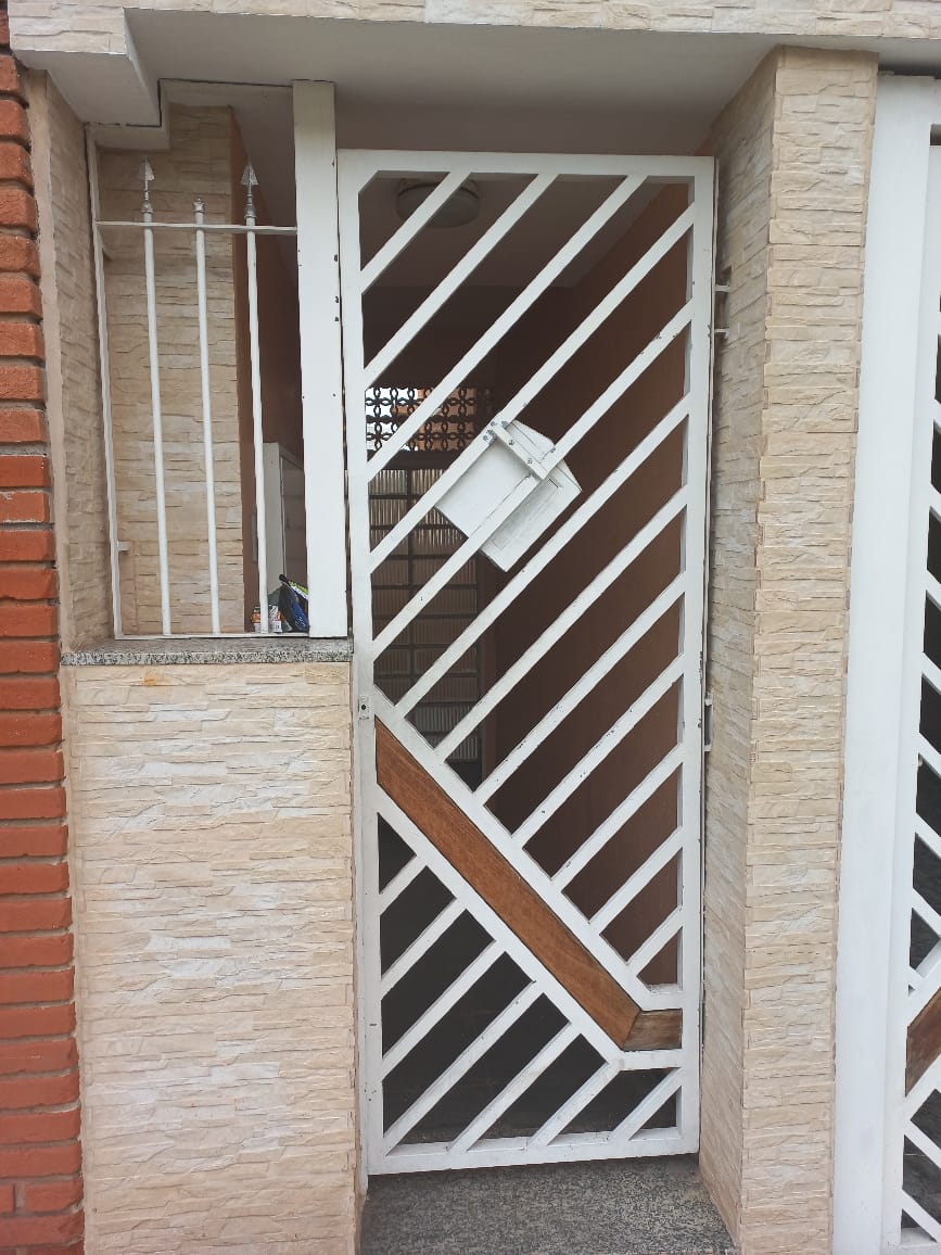 excelente sobrado com + uma casa em otima localização
