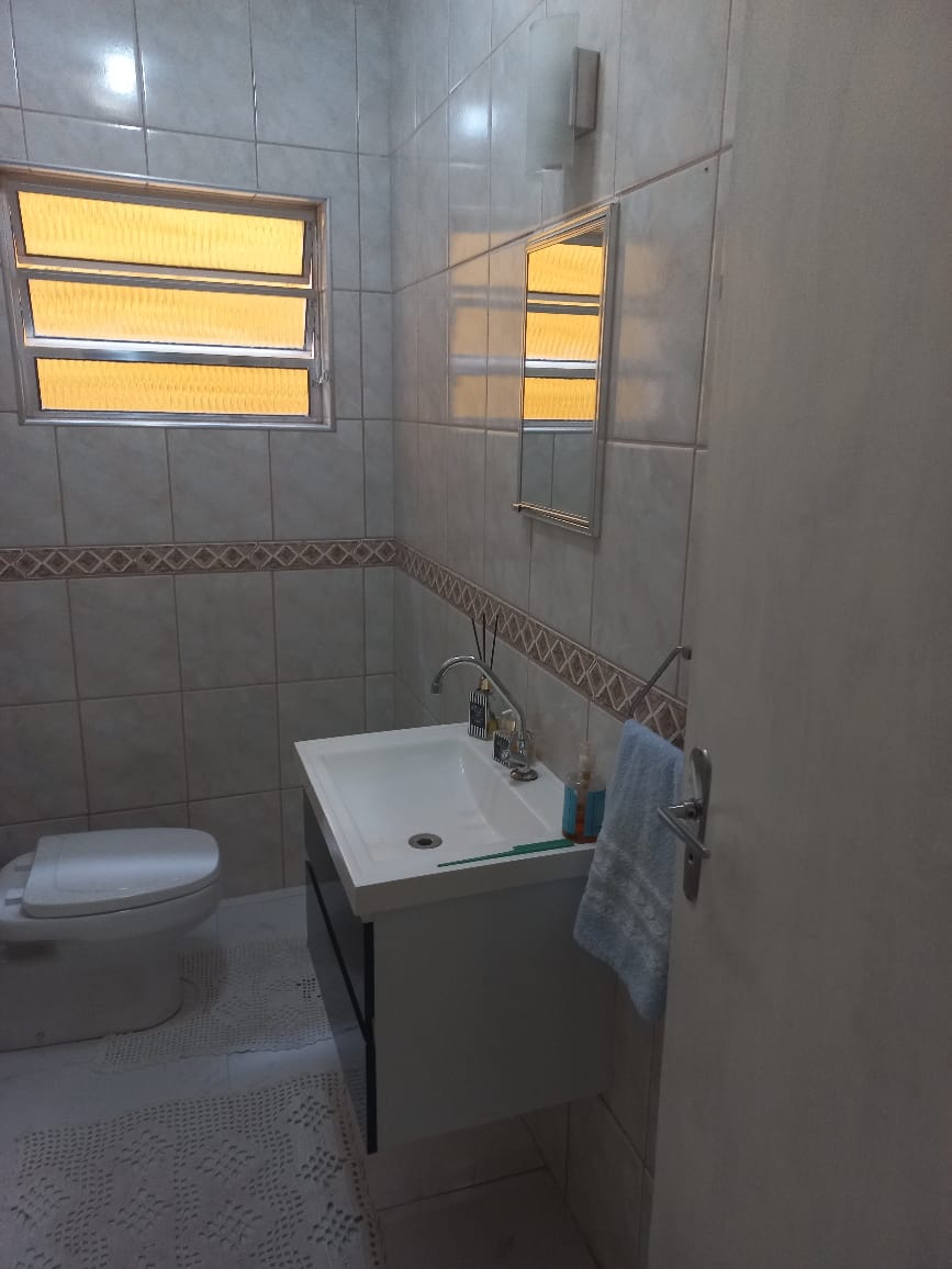 excelente sobrado com + uma casa em otima localização