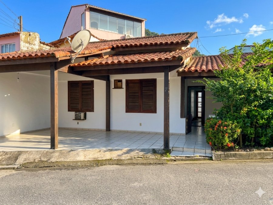 Casa linear à venda no Condomínio Praia do Jardim em Angra dos Reis-RJ