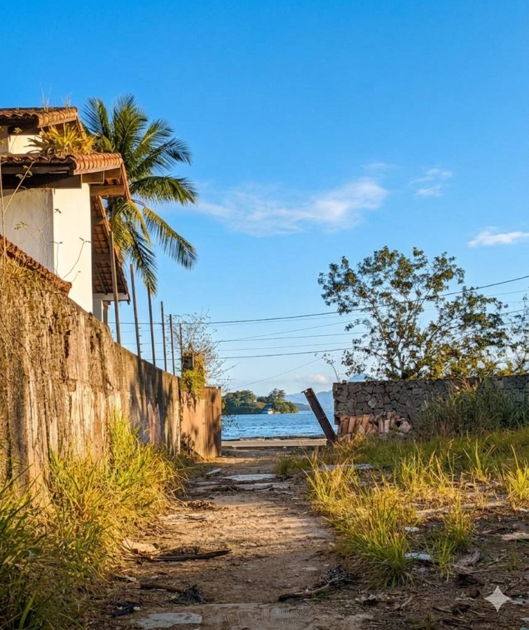 Vendo terreno frente ao mar na Praia da Ribeira em Angra dos Reis