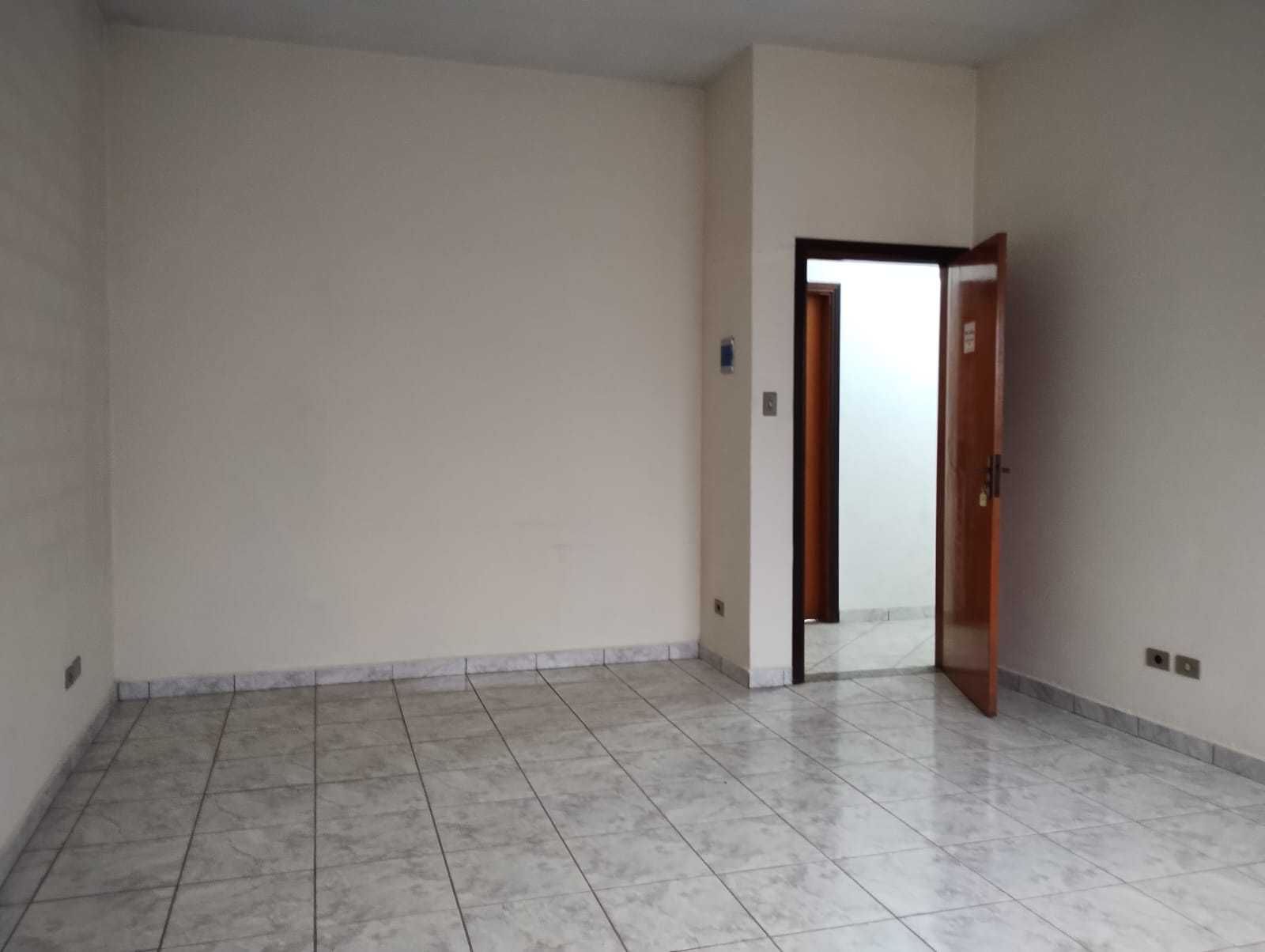 SALA COMERCIAL NA AMERICO FIGUEIREDO - LOCAÇÃO