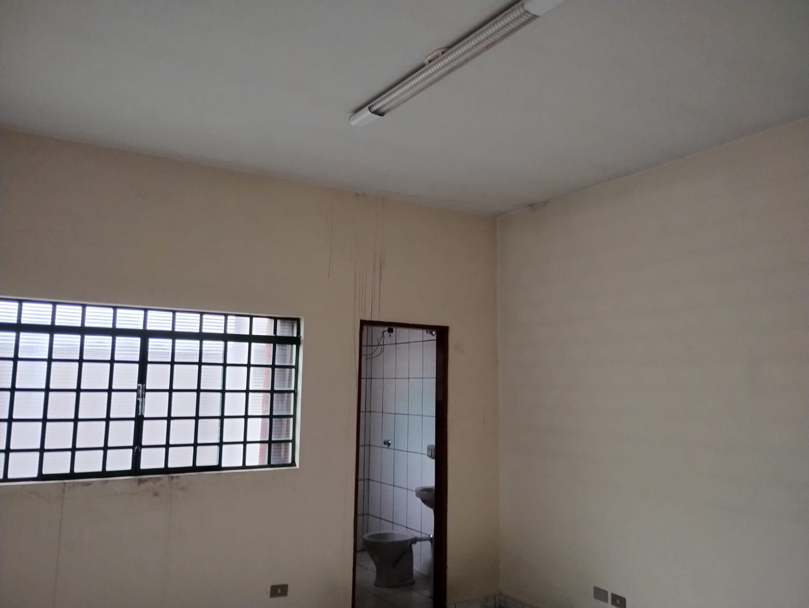 SALA COMERCIAL NA AMERICO FIGUEIREDO - LOCAÇÃO