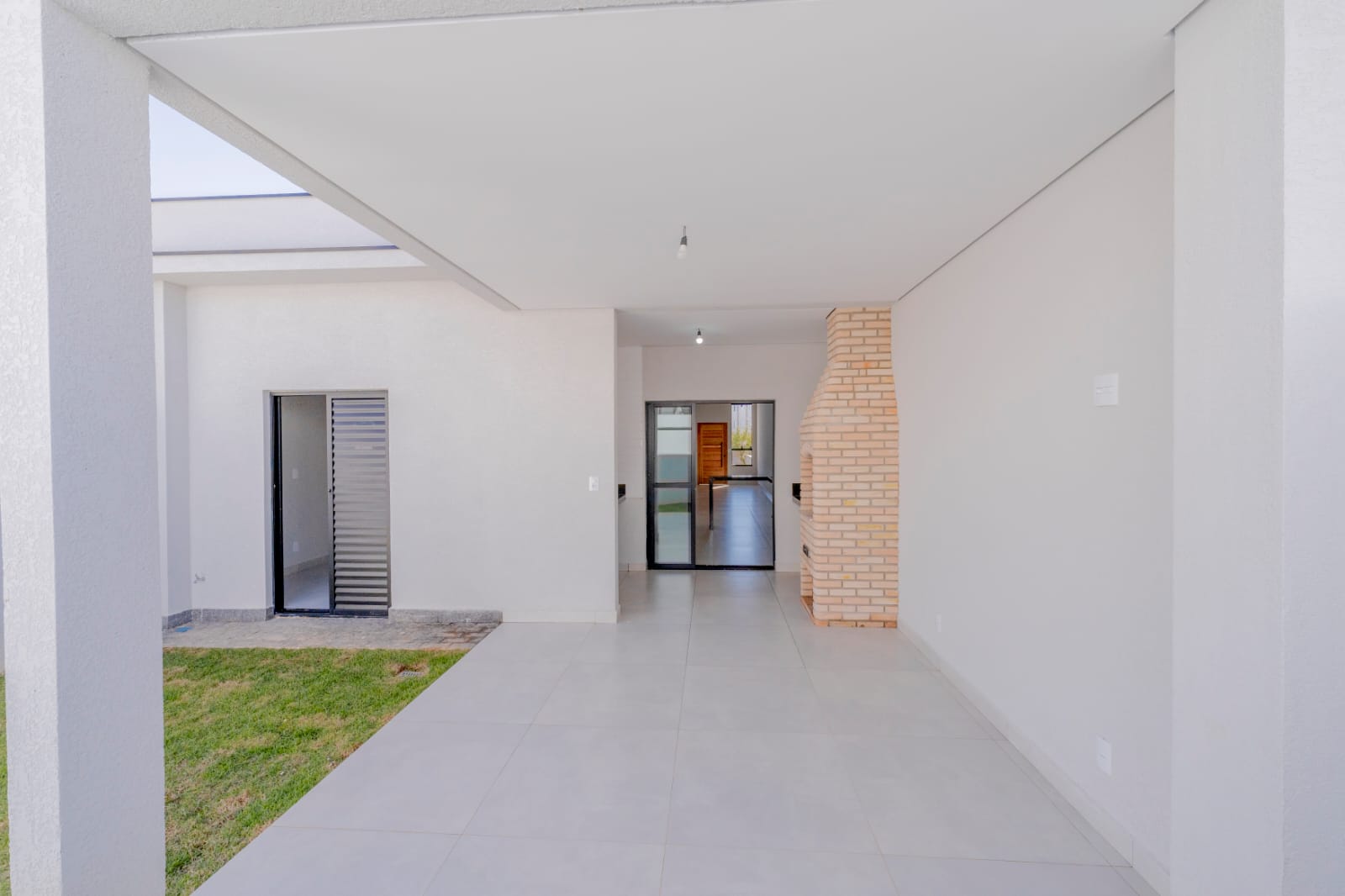 CASA NO CONDOMINIO SANTINON - VENDA