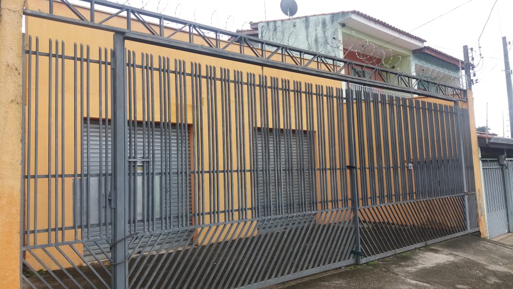 SALÃO COMERCIAL COM CASAS NO FUNDO - VENDA
