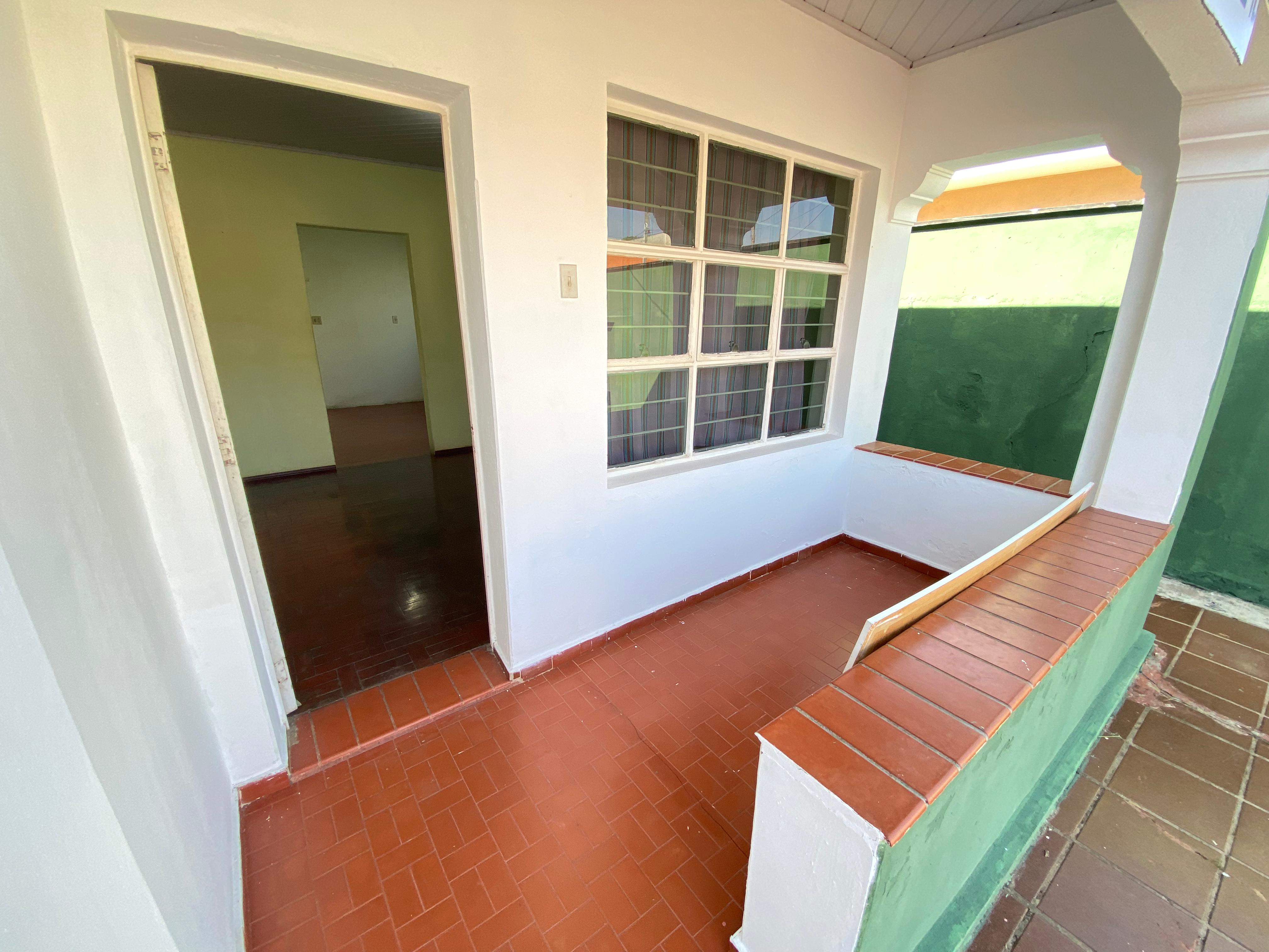 CASA NO LARGO DO DIVINO - VENDA