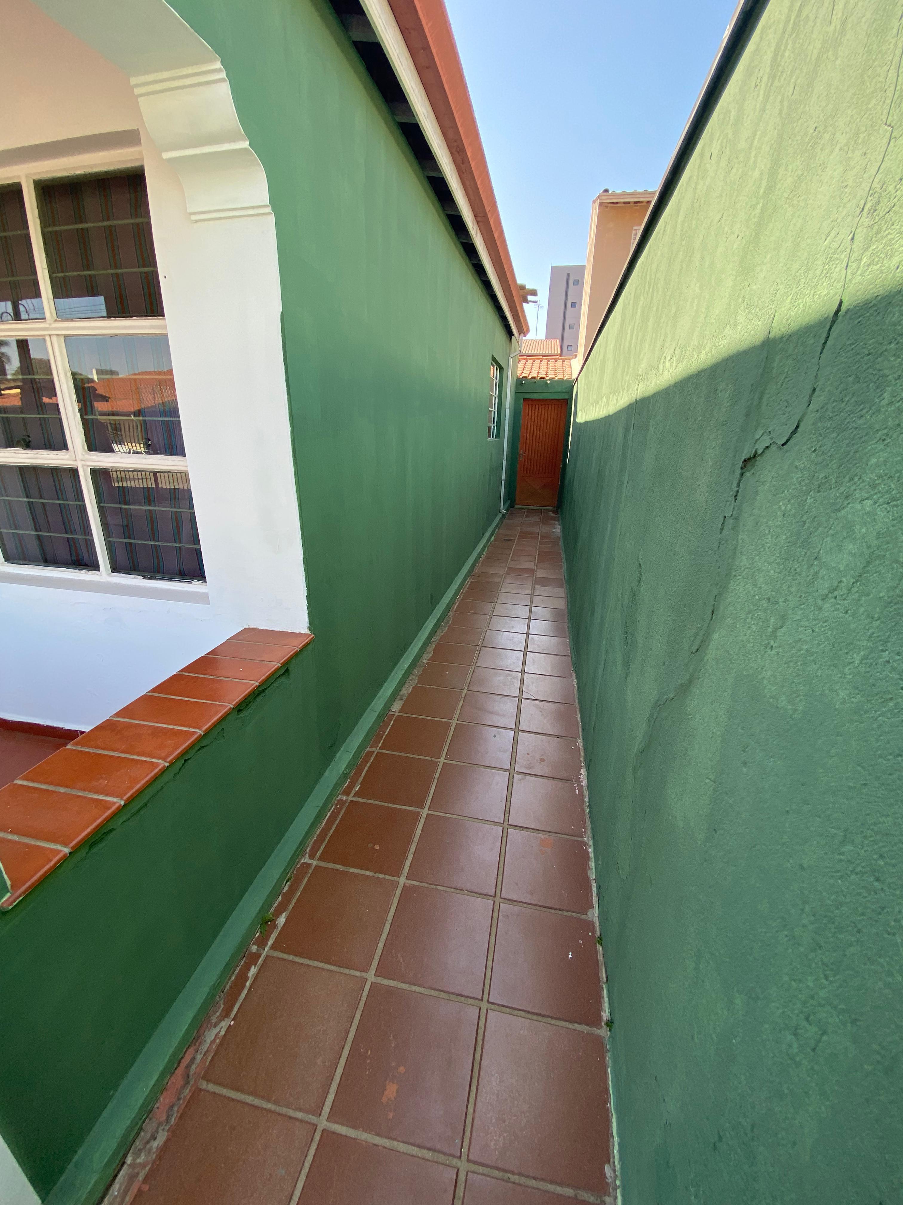 CASA NO LARGO DO DIVINO - VENDA