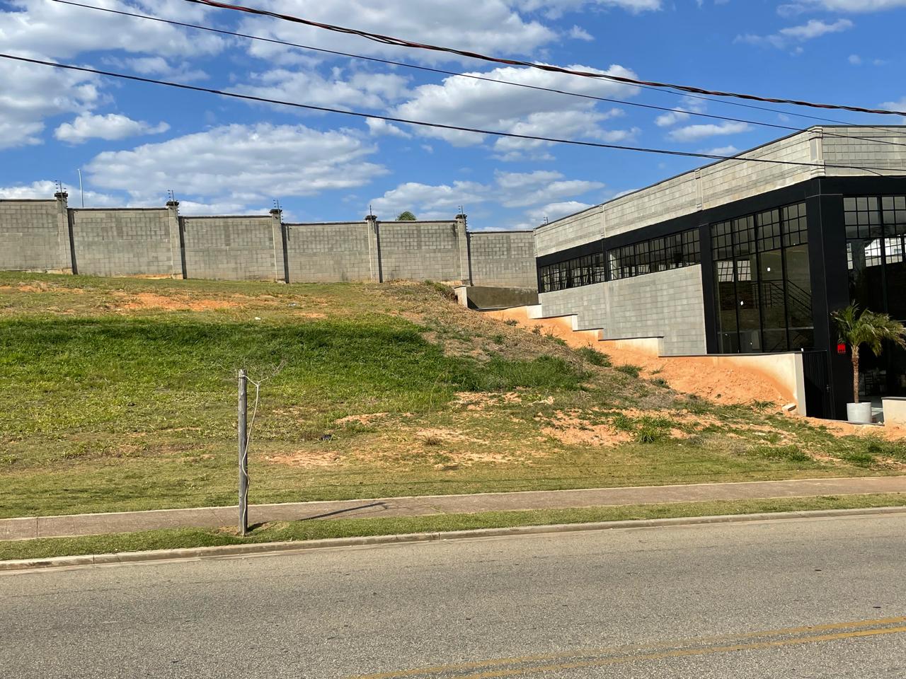 TERRENO COMERCIAL NO CONDOMINIO ALPHAVILLE - VENDA