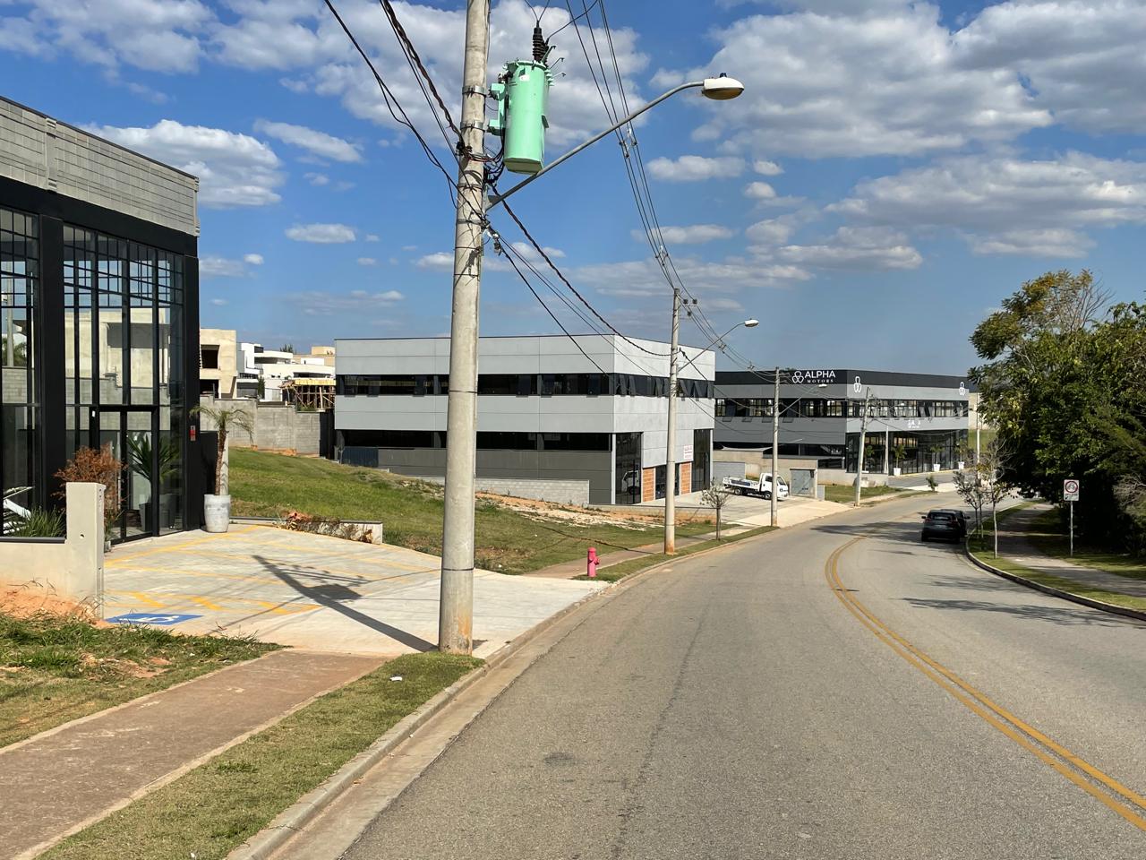 TERRENO COMERCIAL NO CONDOMINIO ALPHAVILLE - VENDA