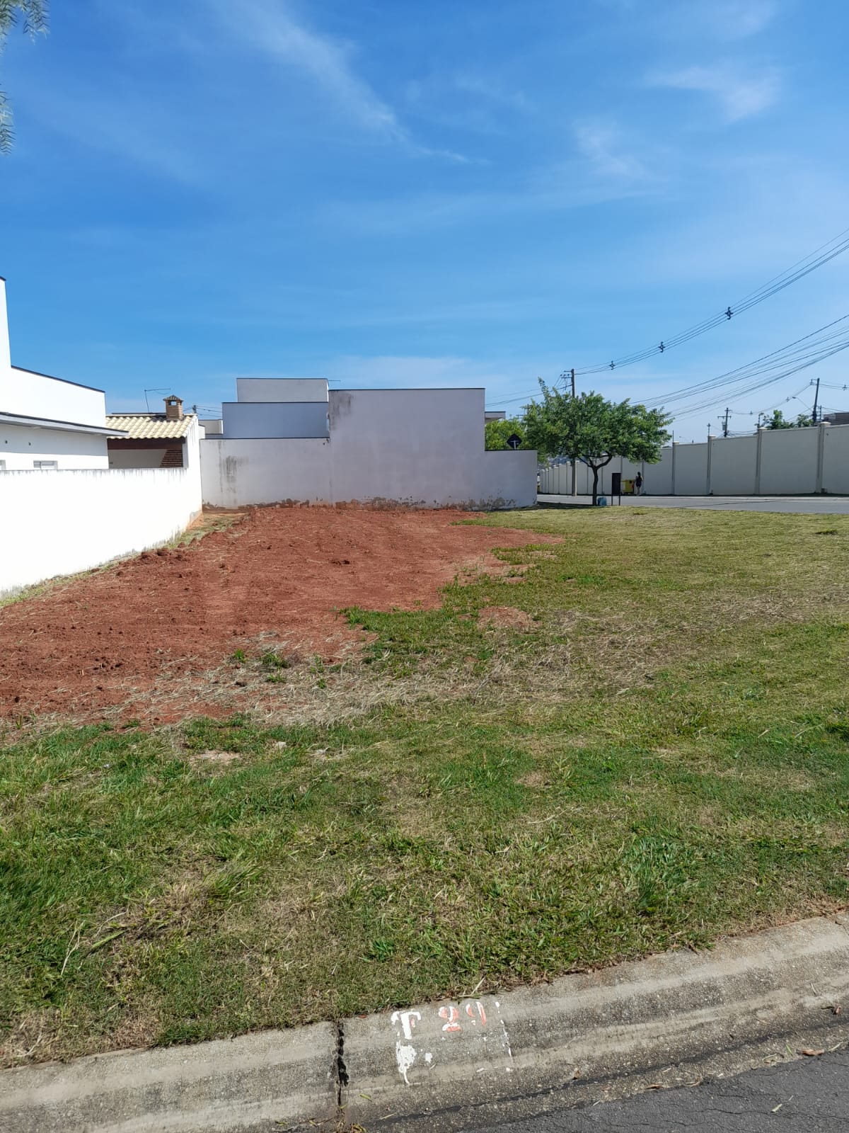 TERRENO DE ESQUINA NO CONDOMINIO VILAGIO MILANO - WANEL VILLE V -VENDA