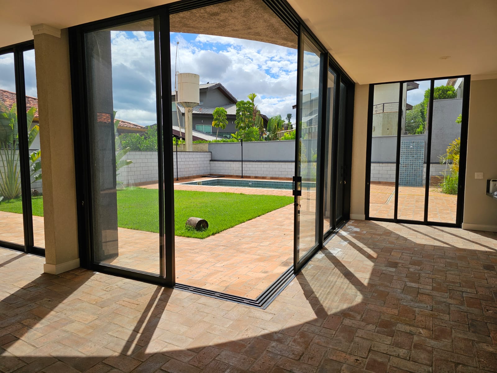 CASA NO CONDOMINIO VIVENDAS DO LAGO - VENDA