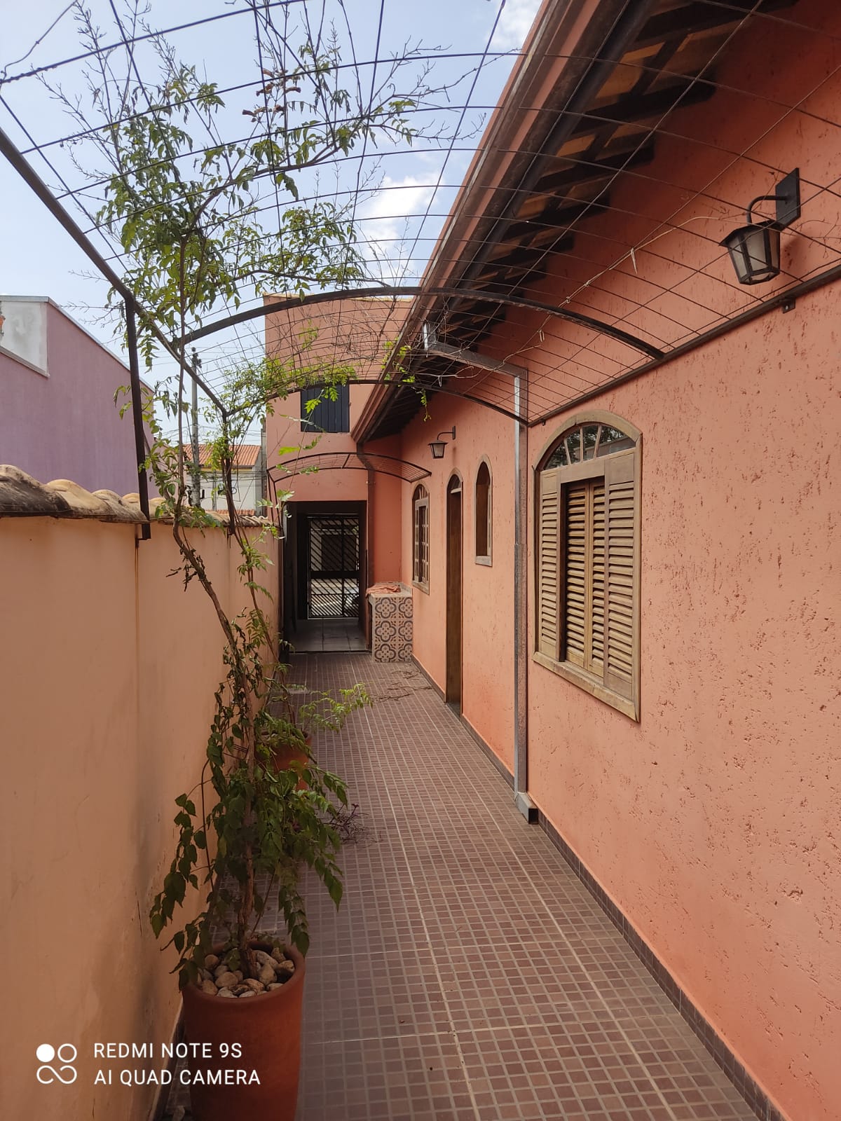 CASA NO JARDIM TROPICAL - VENDA