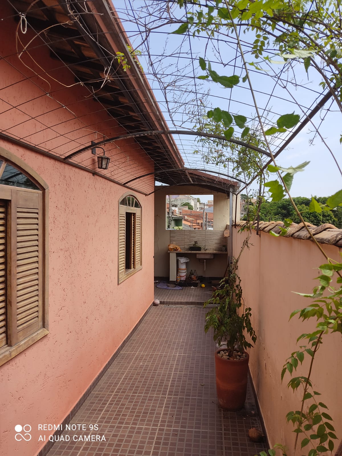 CASA NO JARDIM TROPICAL - VENDA