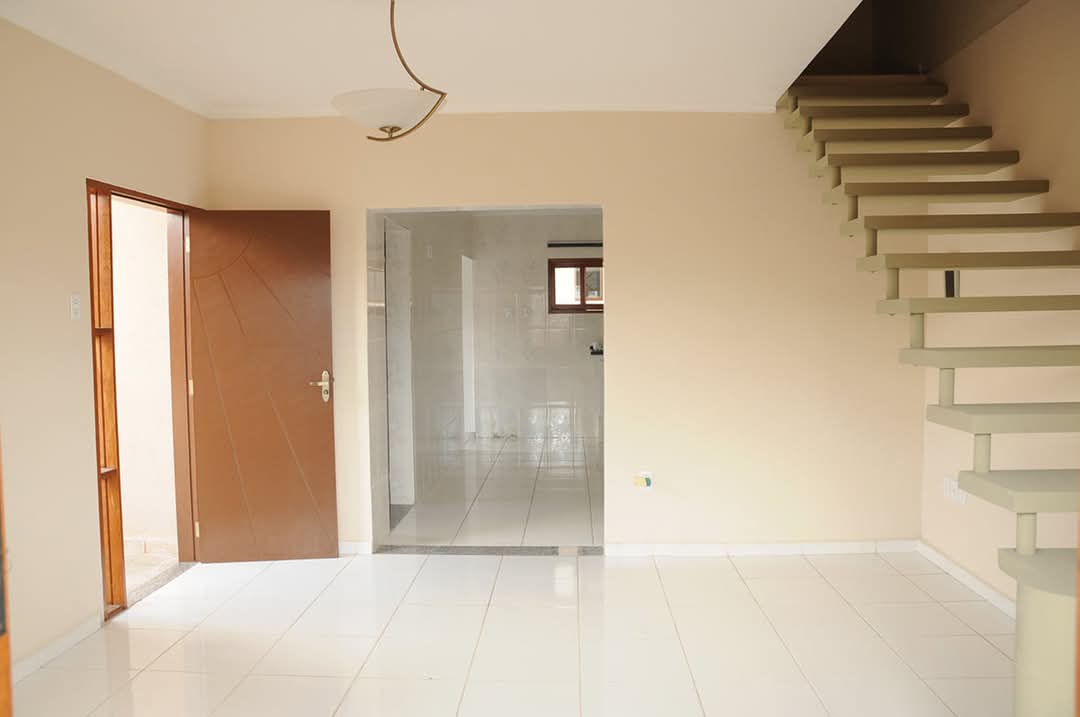 CASA NO PARQUE LARANJEIRAS - VENDA 